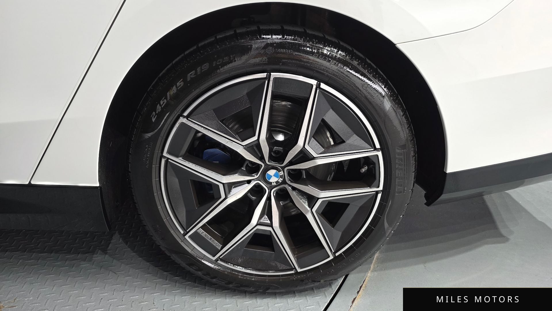 BMW 5 Series (G60) 2025 — миниатюра 7