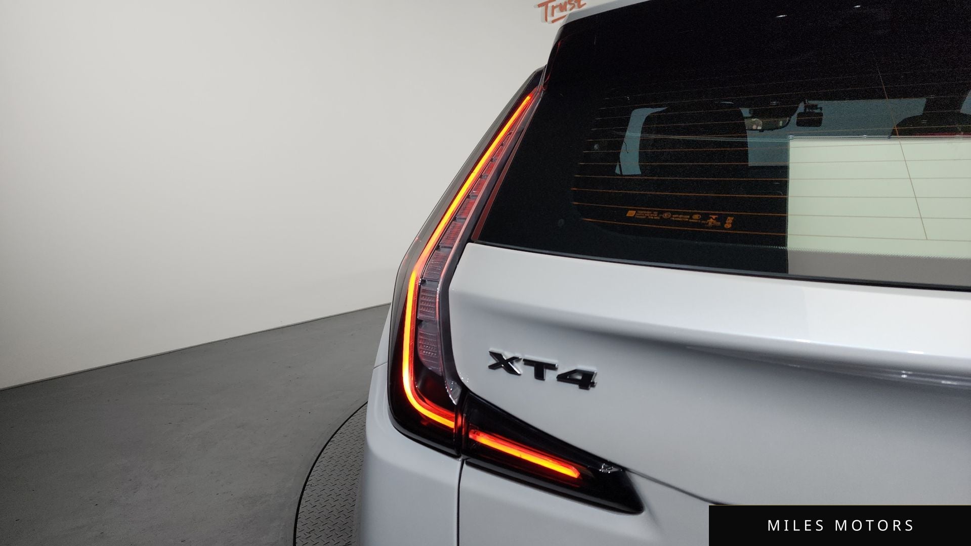 Cadillac XT4 2023 — миниатюра 9
