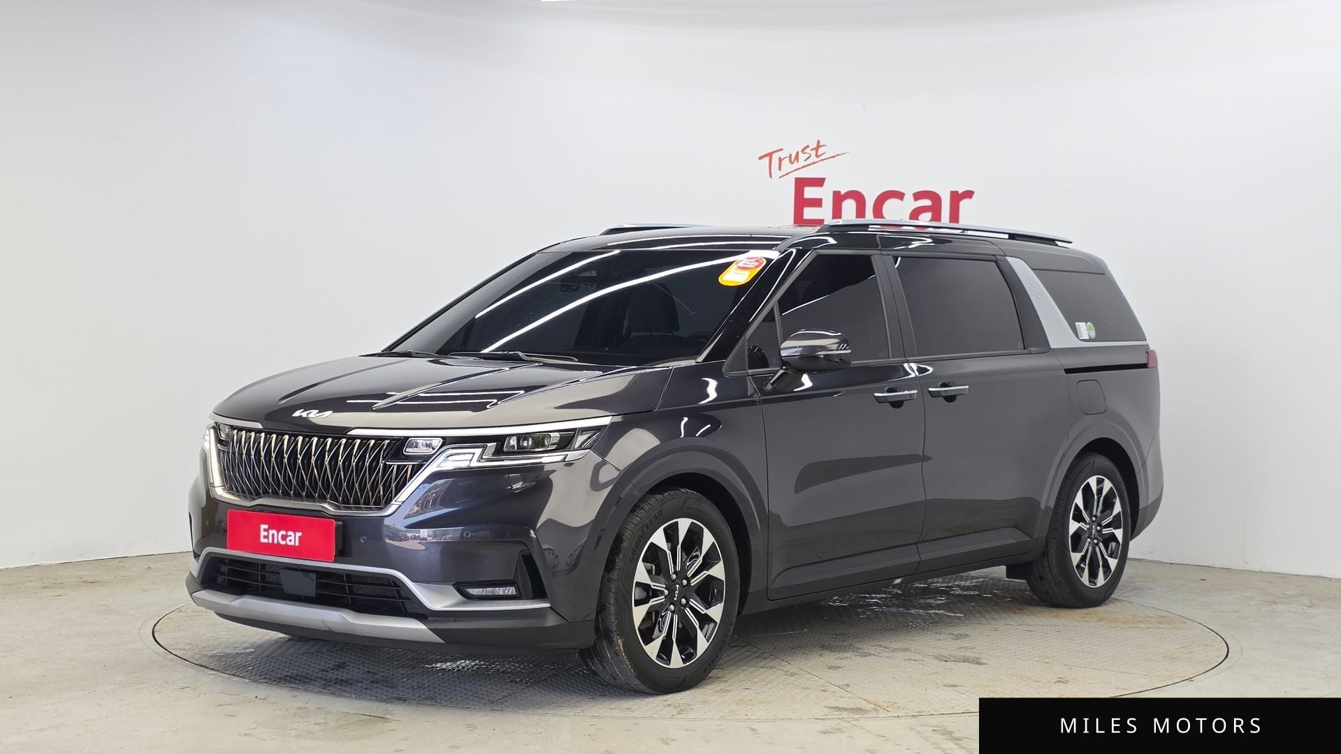Kia Carnival 2023 — фото 1 из 12
