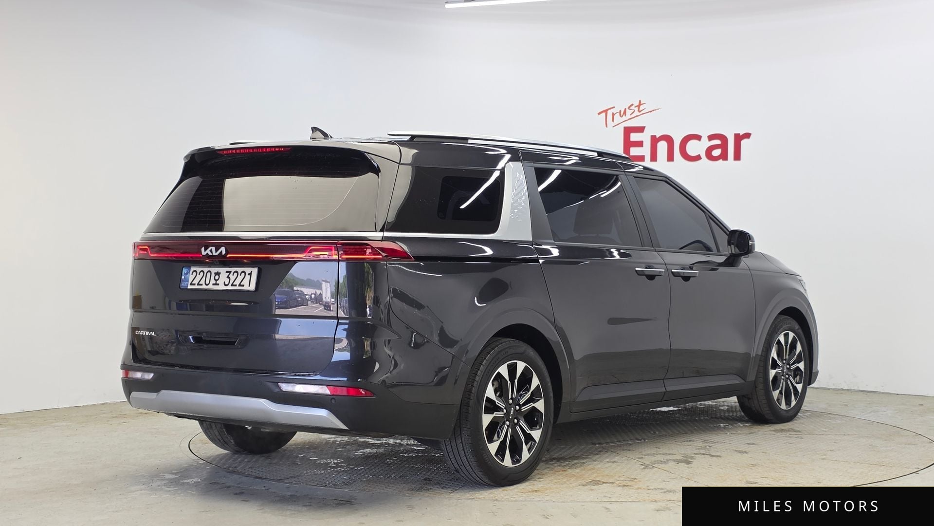 Kia Carnival 2023 — миниатюра 2