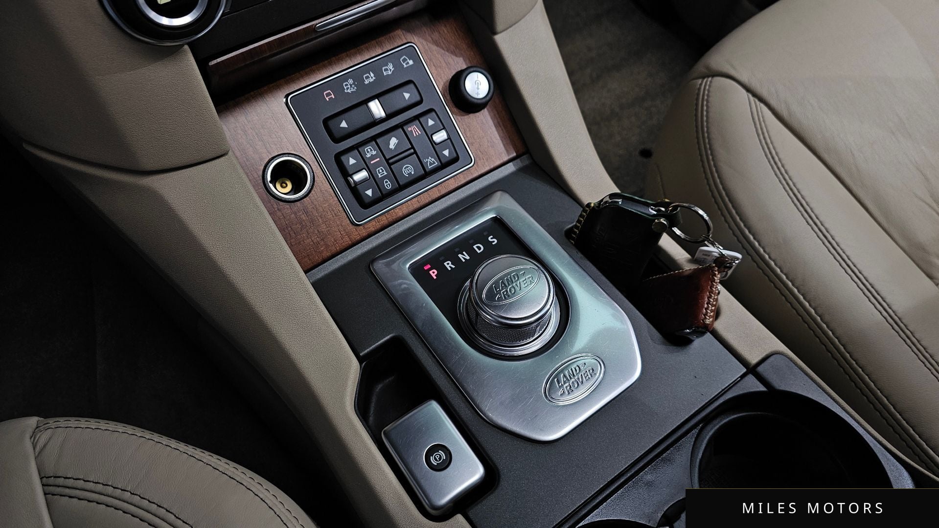 Land Rover Discovery 2016 — миниатюра 9