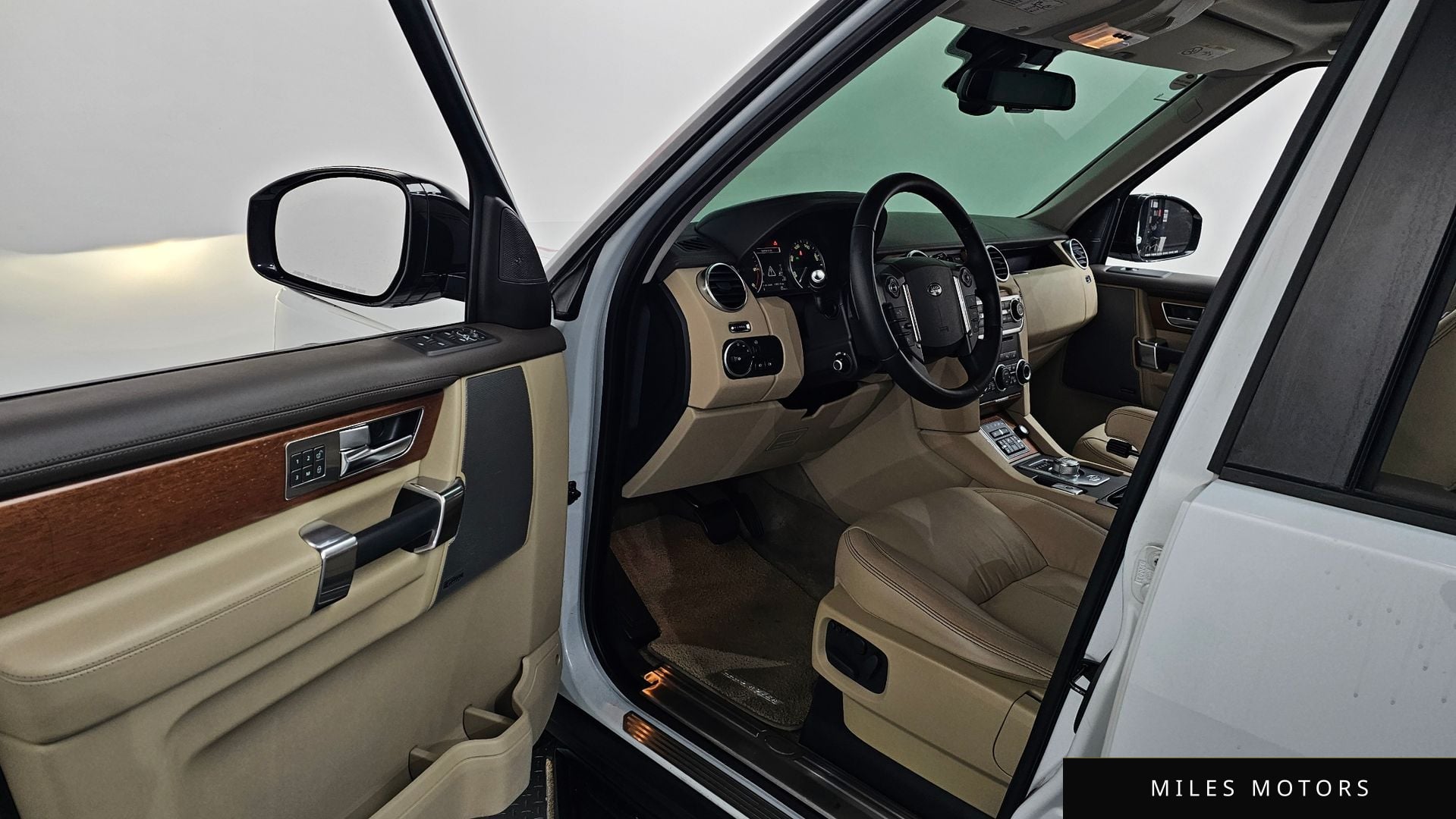 Land Rover Discovery 2016 — миниатюра 10