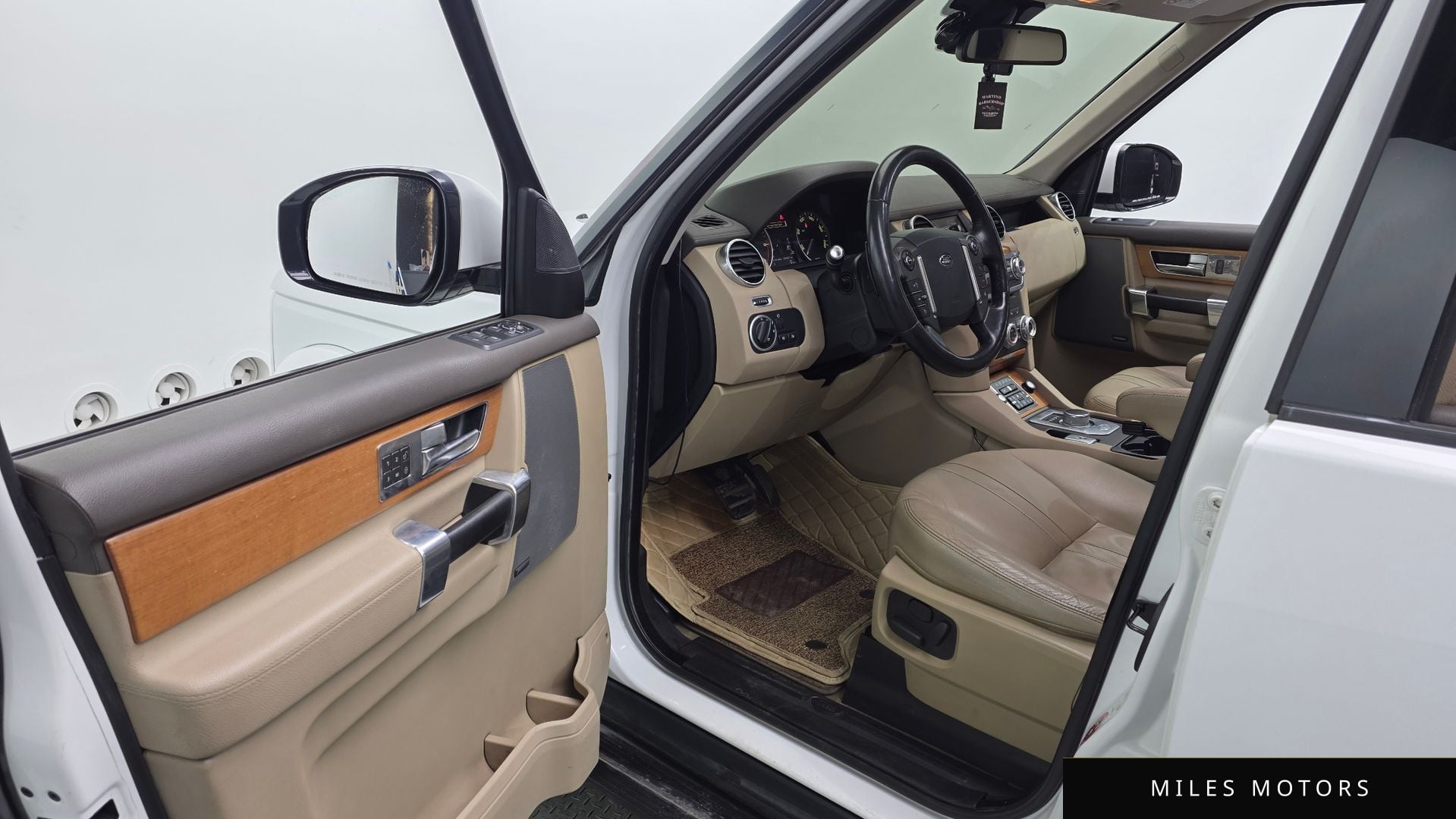 Land Rover Discovery 2015 — миниатюра 10