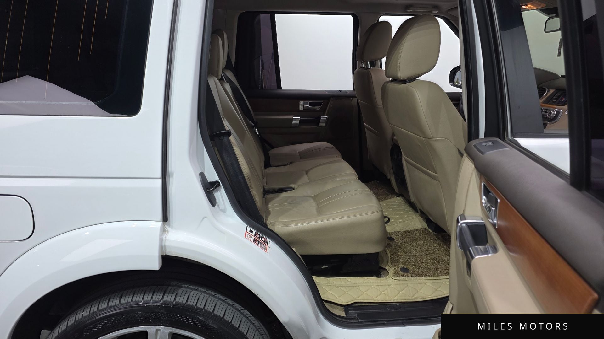 Land Rover Discovery 2015 — миниатюра 12