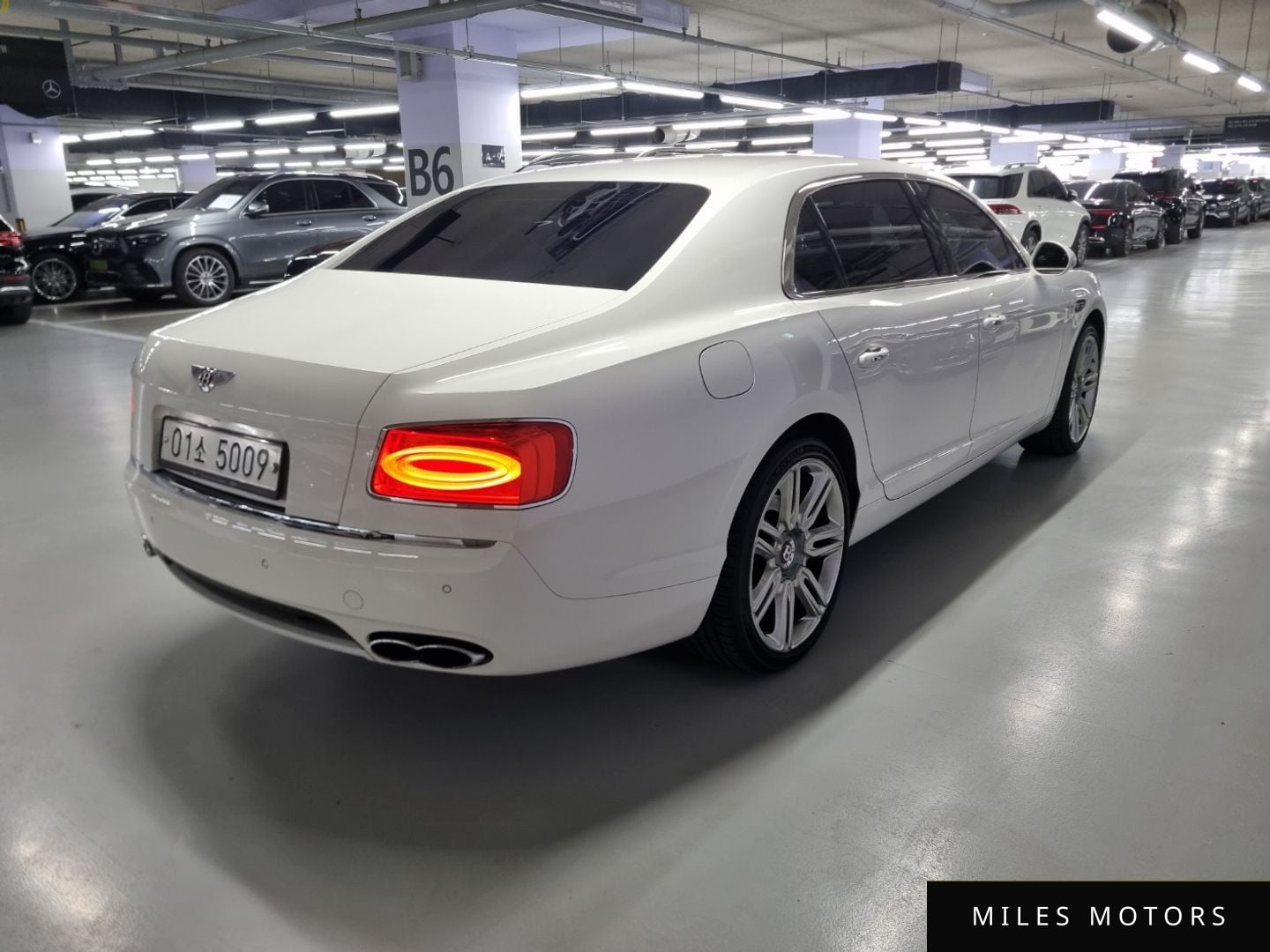 Bentley Flying Spur 2018 — миниатюра 3