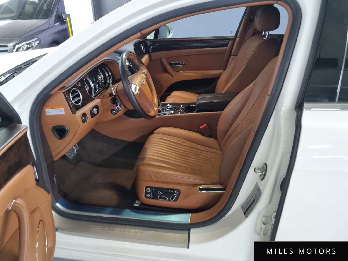 Bentley Flying Spur 2018 — миниатюра 9
