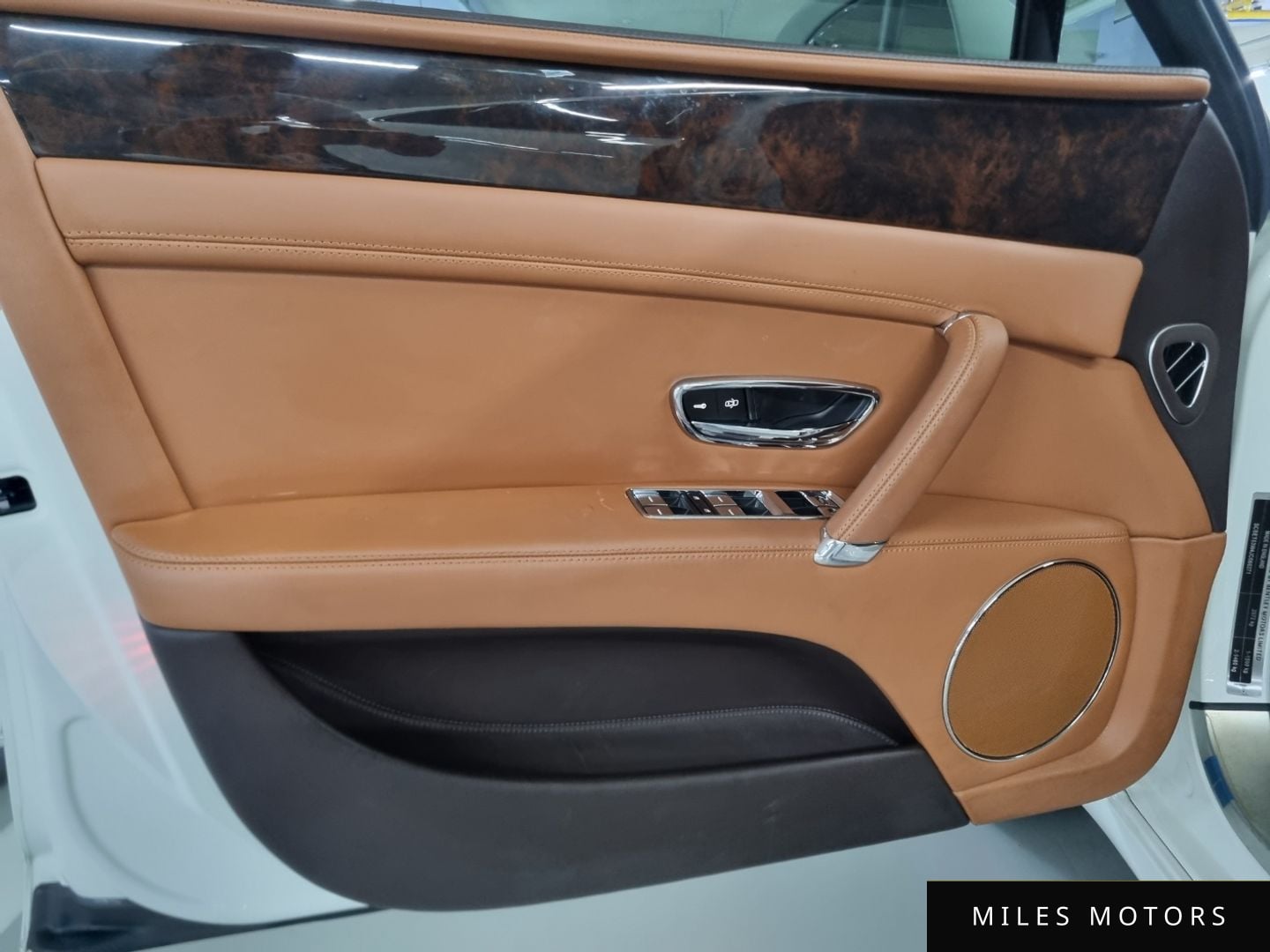Bentley Flying Spur 2018 — миниатюра 11