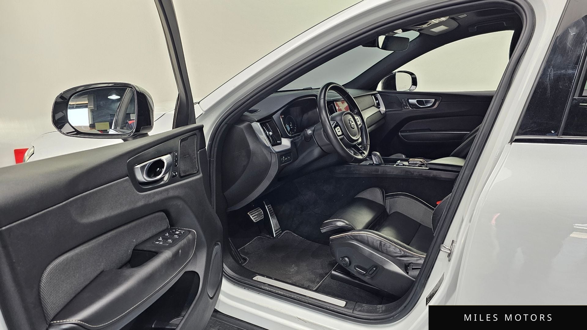 Volvo XC60 2021 — миниатюра 10