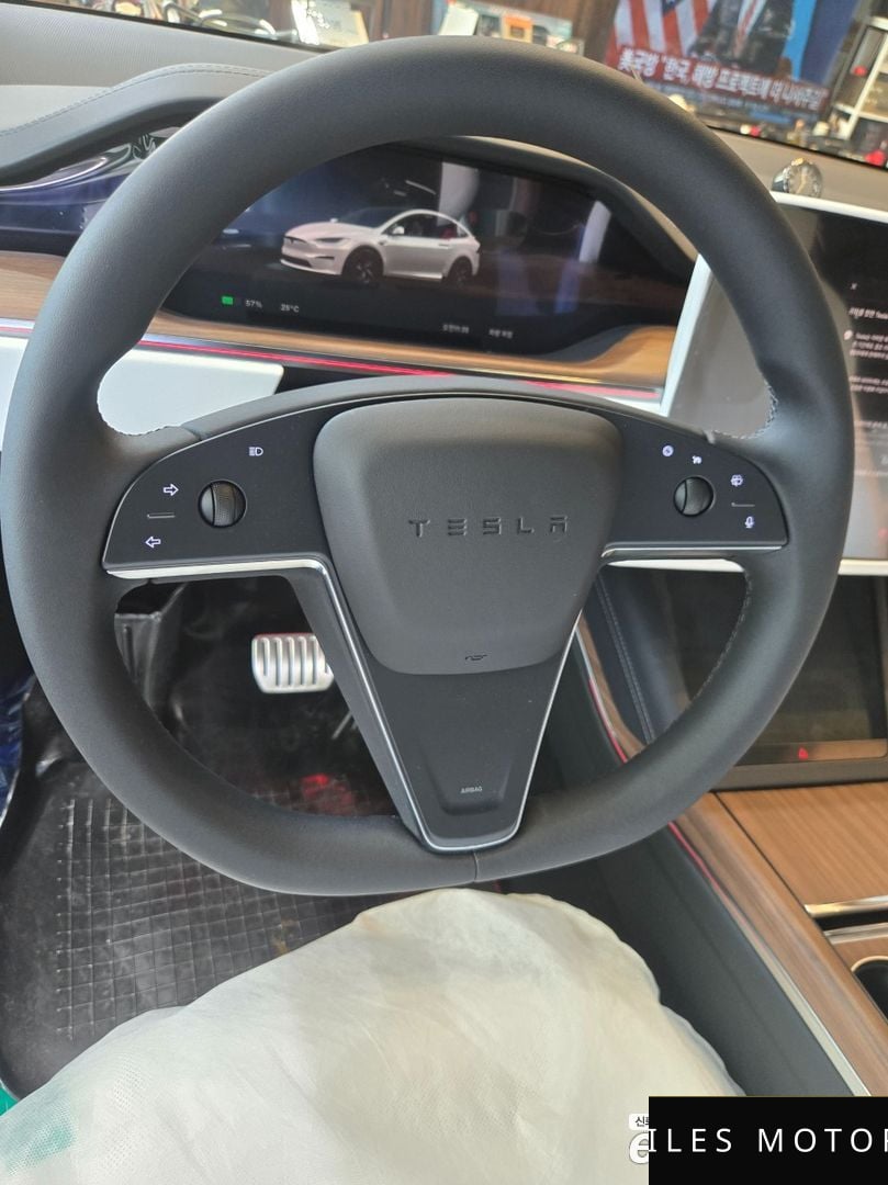 Tesla Model X 2026 — миниатюра 6