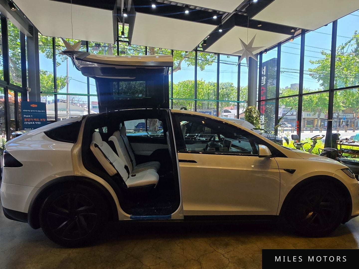 Tesla Model X 2026 — миниатюра 10