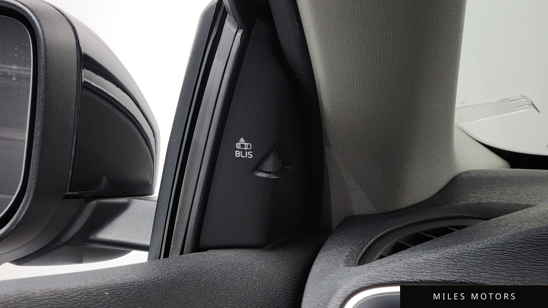 Volvo V40 2016 — миниатюра 12
