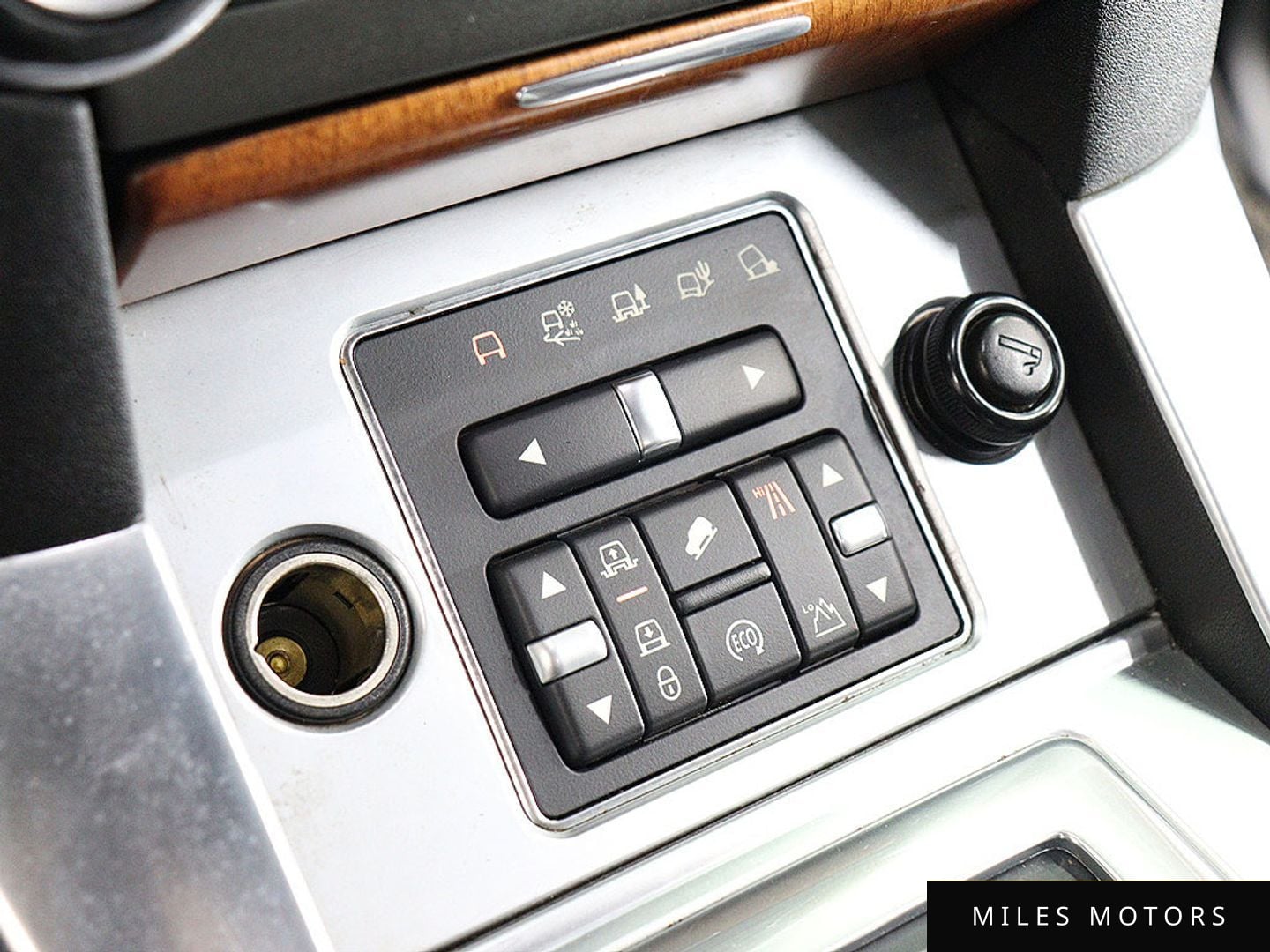 Land Rover Discovery 2014 — миниатюра 8