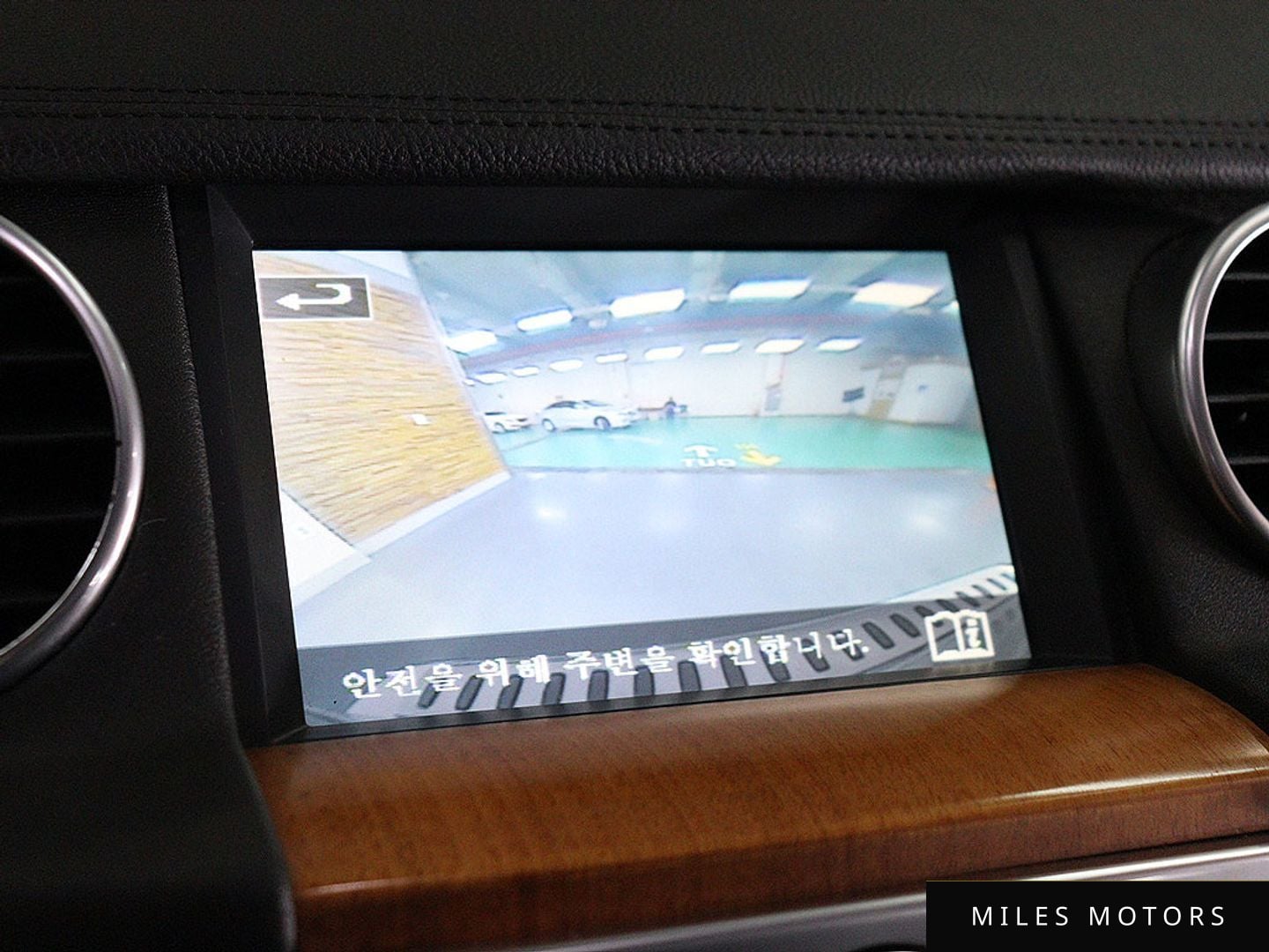Land Rover Discovery 2014 — миниатюра 10