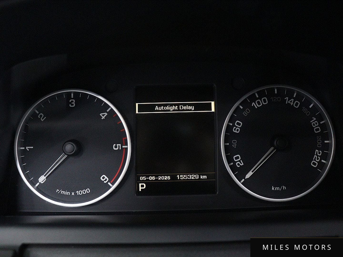 Land Rover Discovery 2014 — миниатюра 11