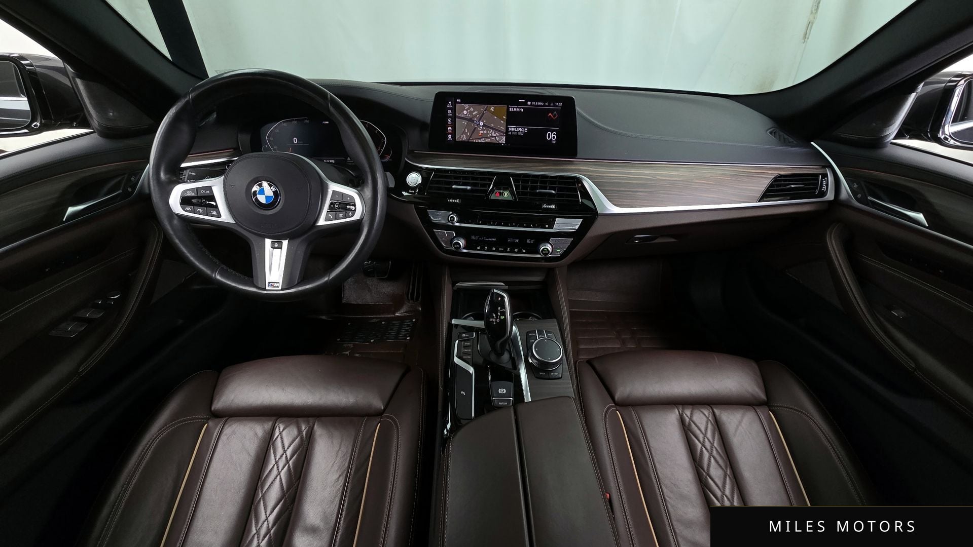 BMW 5 Series (G30) 2020 — миниатюра 10