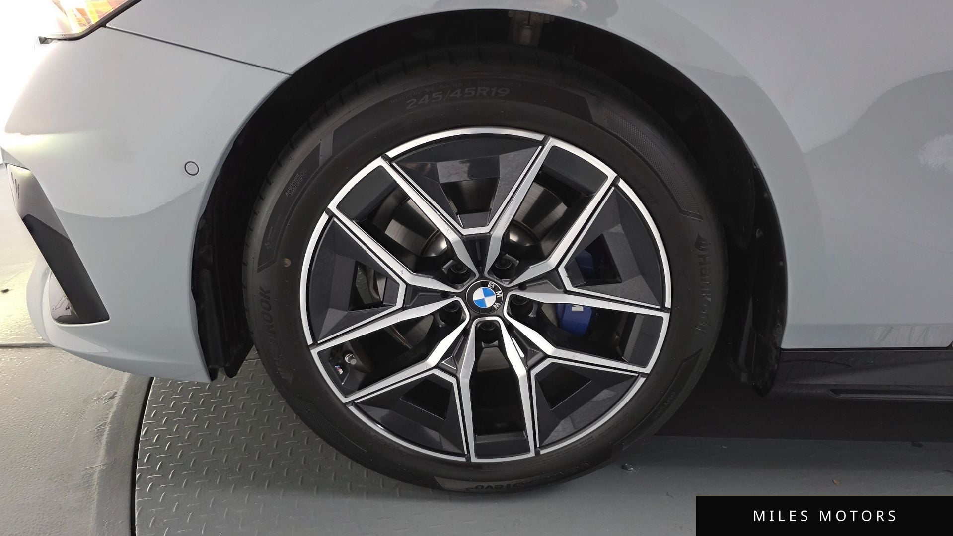 BMW 5 Series (G60) 2025 — миниатюра 4