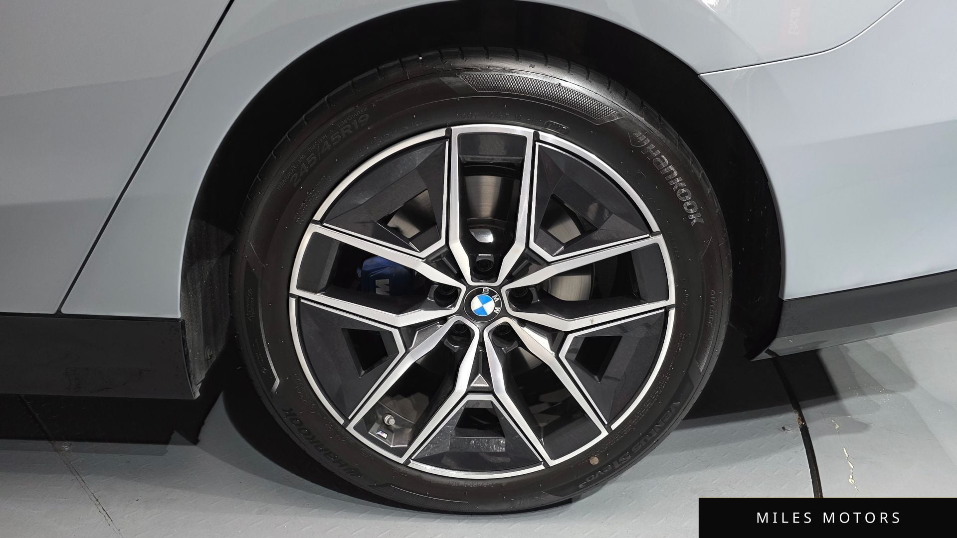 BMW 5 Series (G60) 2025 — миниатюра 6