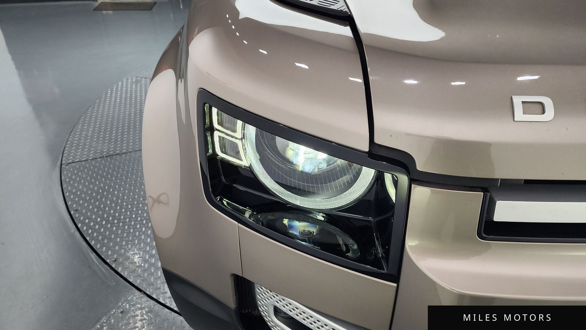 Land Rover Defender 2023 — миниатюра 8