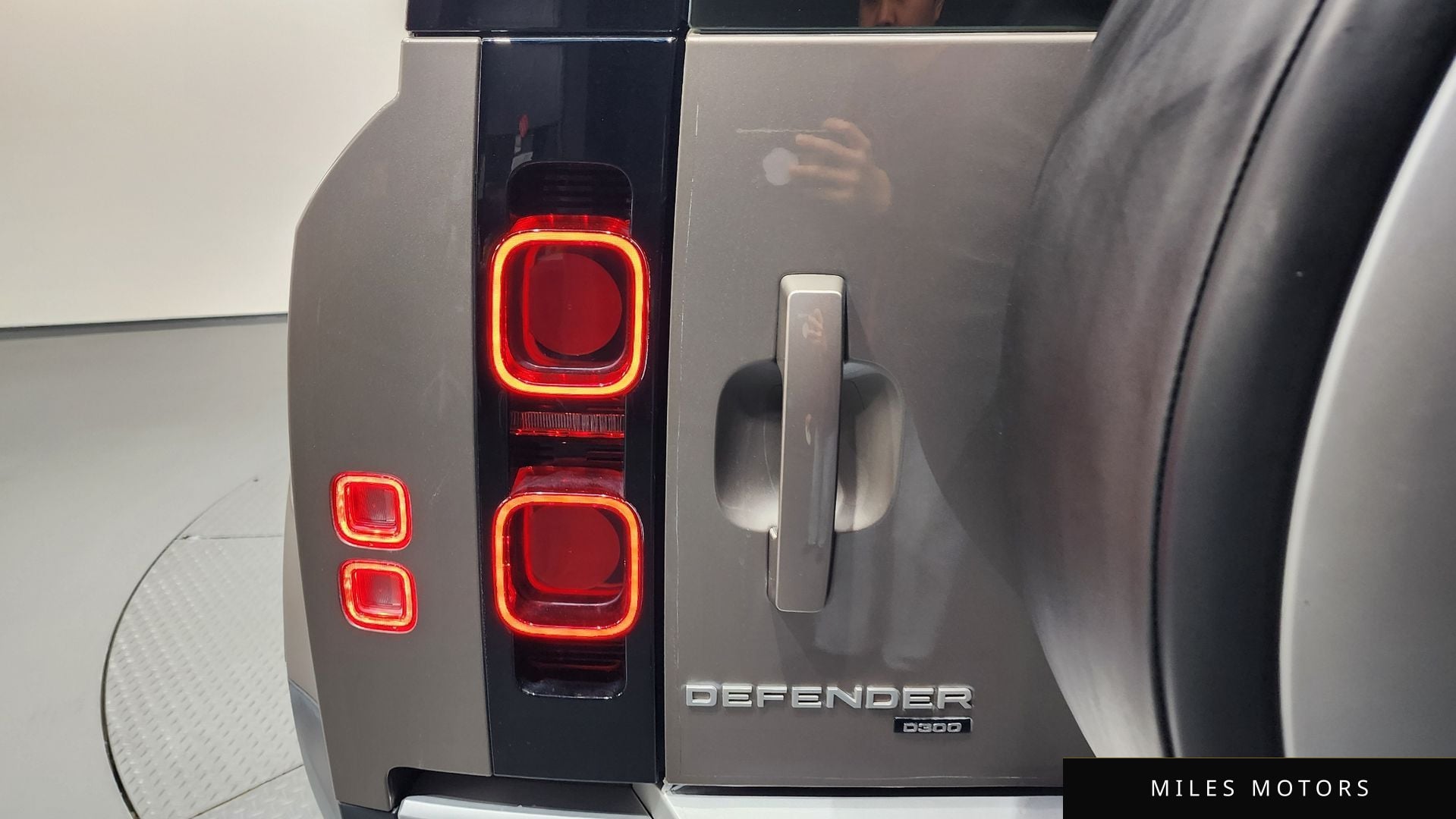 Land Rover Defender 2023 — миниатюра 9
