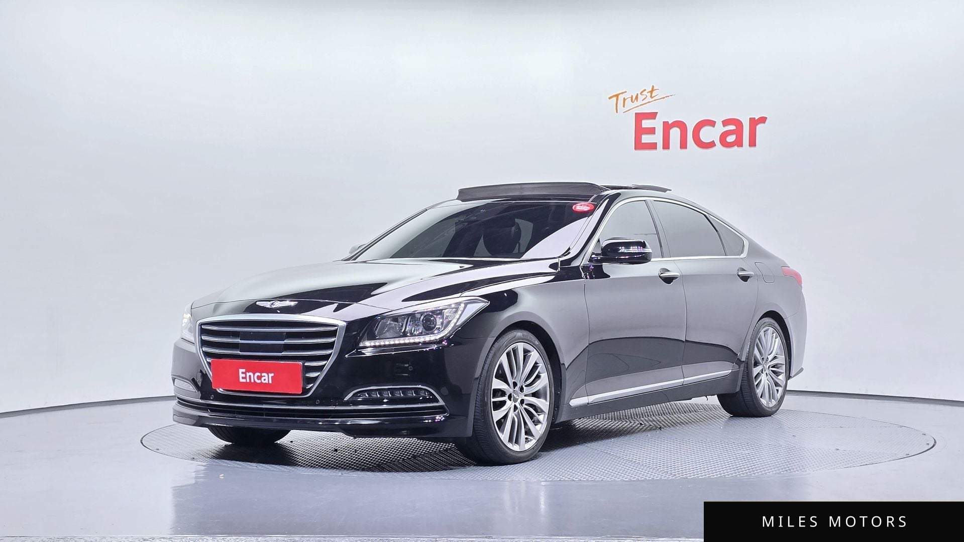 Hyundai Genesis 2016 — фото 1 из 12