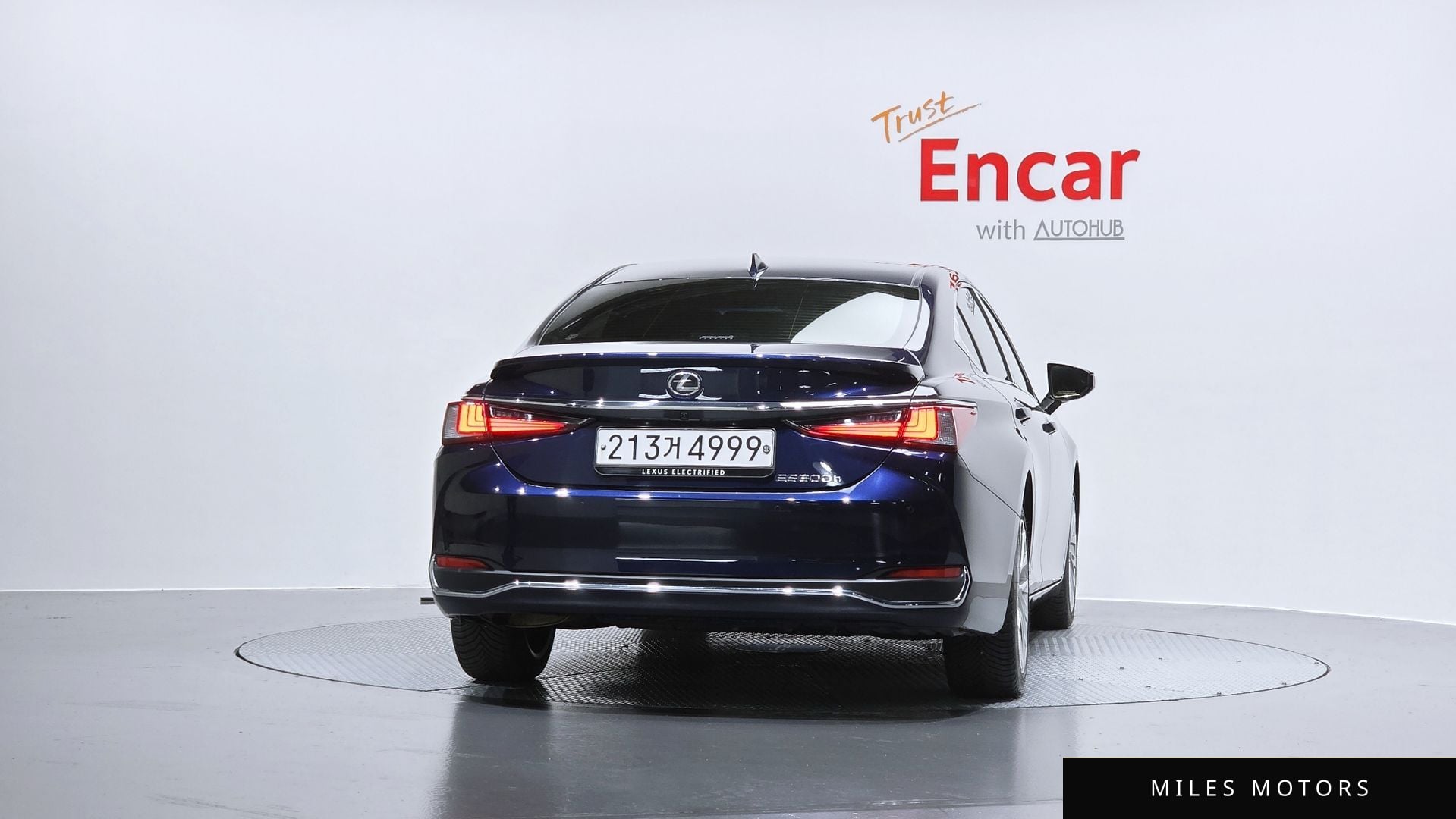 Лексус ES300h 2023 — миниатюра 4