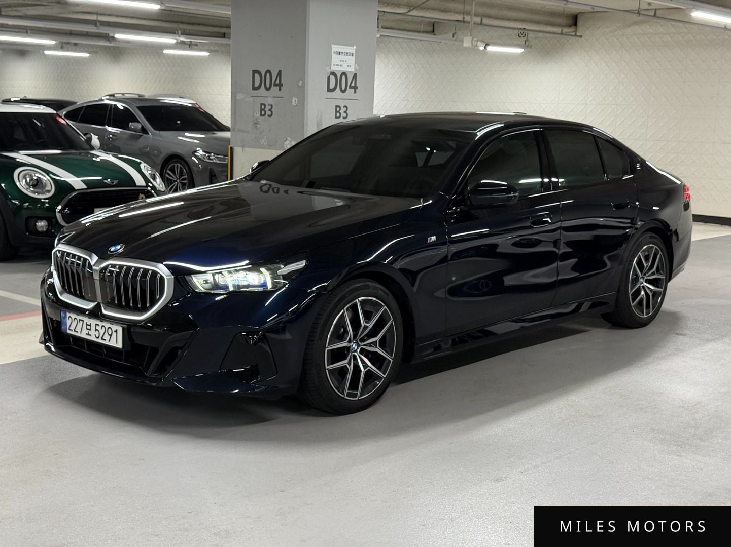 BMW 5 Series (G60) 2024 — миниатюра 3