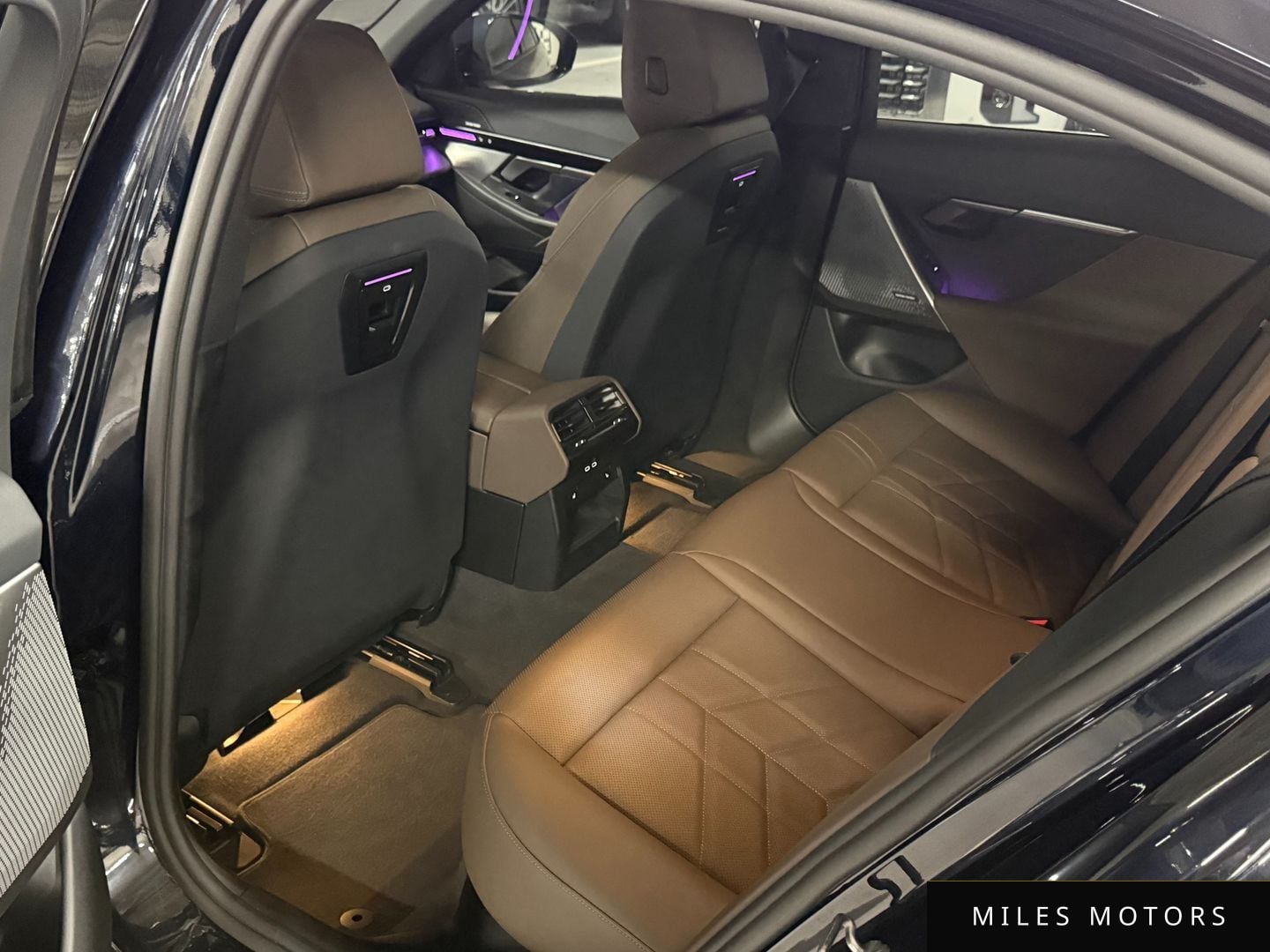 BMW 5 Series (G60) 2024 — миниатюра 10