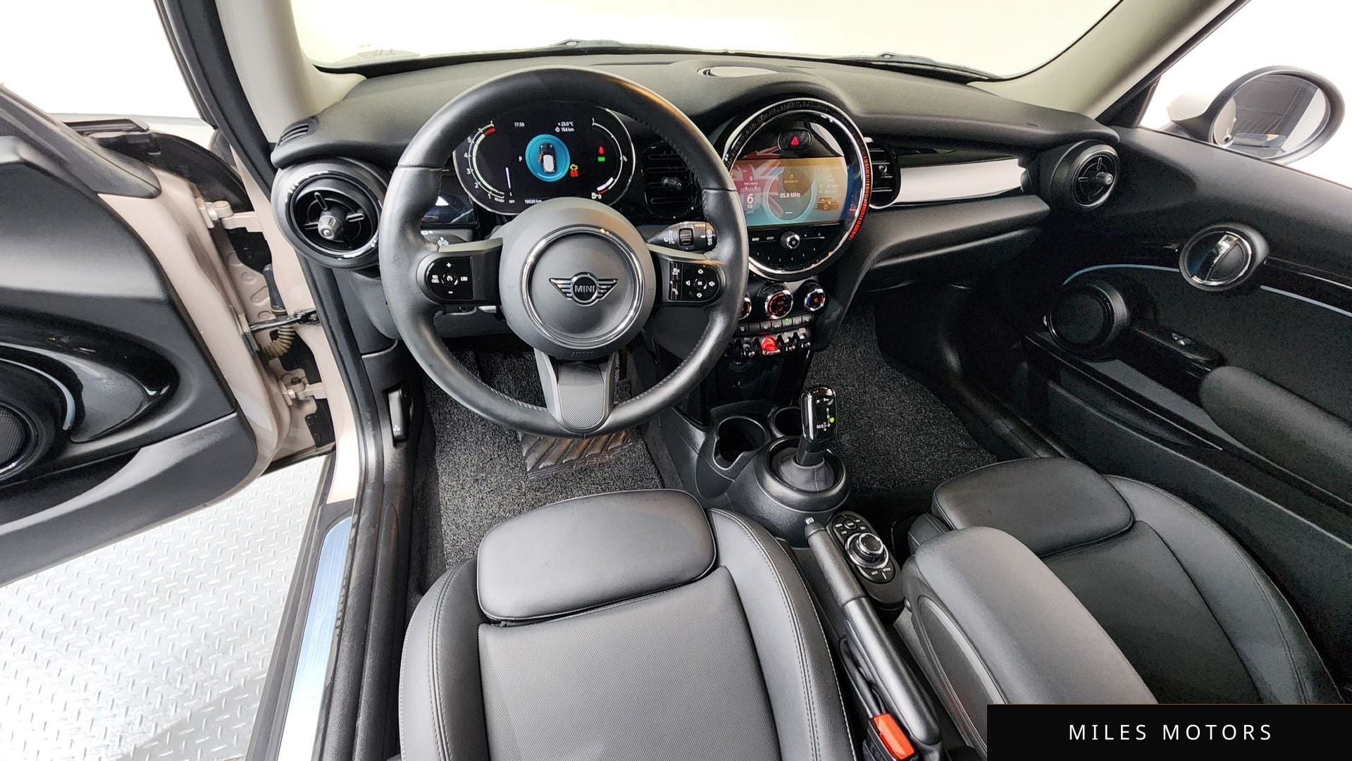 MINI Cooper 2024 — миниатюра 10