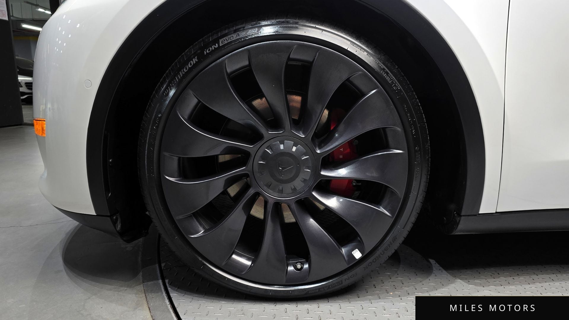 Tesla Model Y 2021 — миниатюра 5