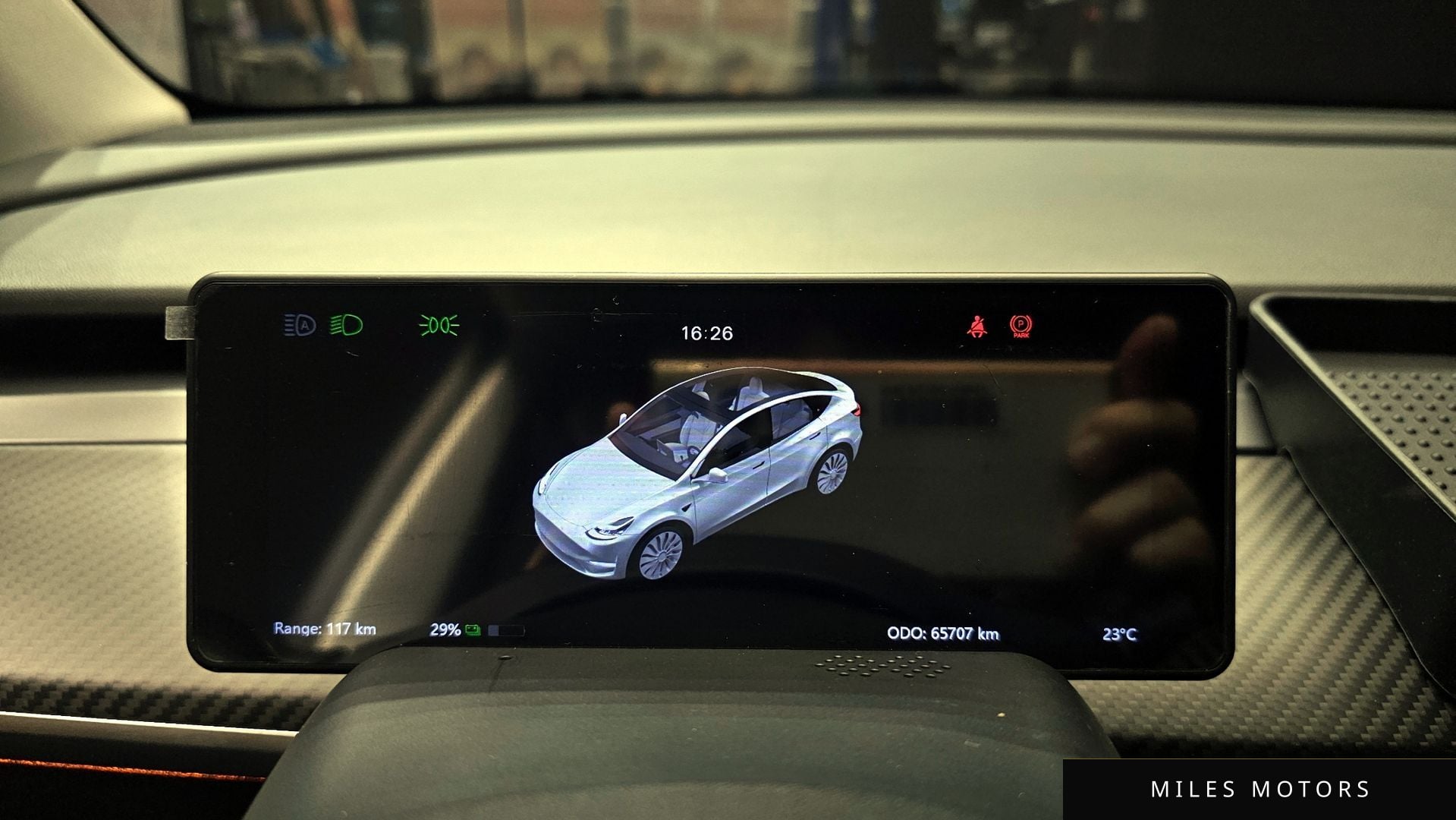 Tesla Model Y 2021 — миниатюра 11