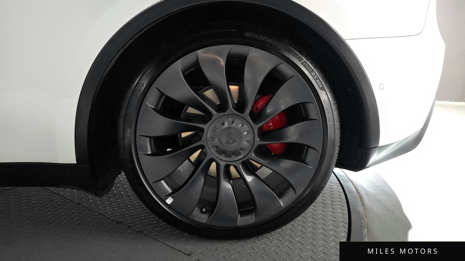 Tesla Model Y 2021 — миниатюра 7