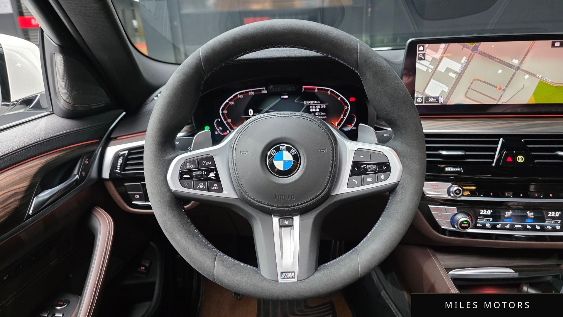BMW 5 Series (G30) 2021 — миниатюра 2