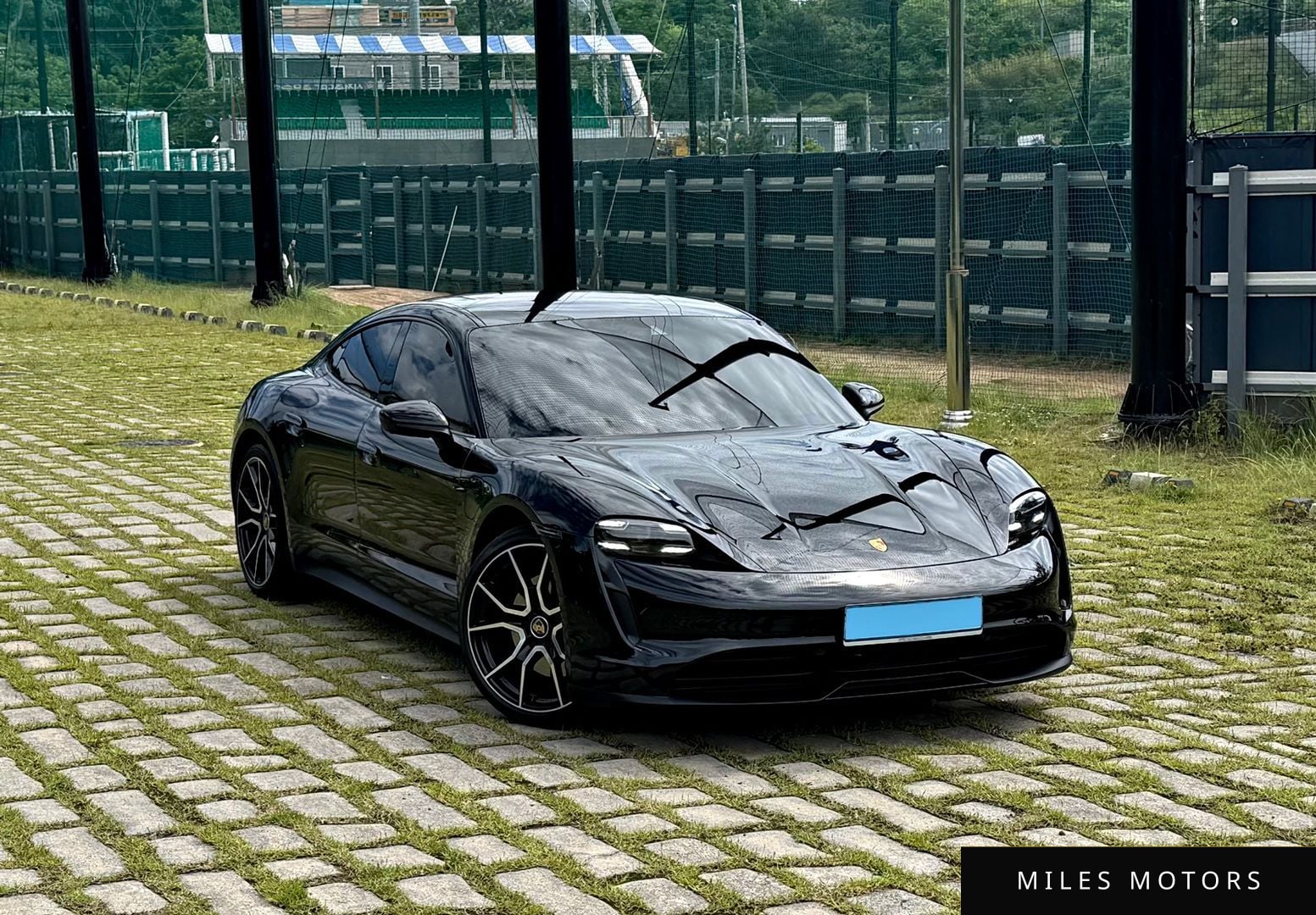 Porsche Taycan 2023 — миниатюра 2