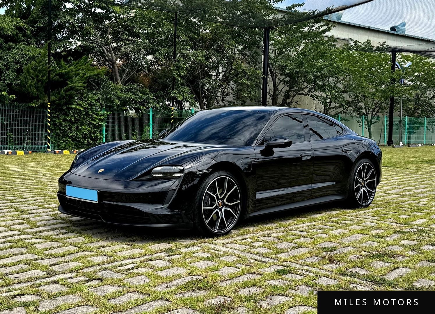 Porsche Taycan 2023 — миниатюра 4