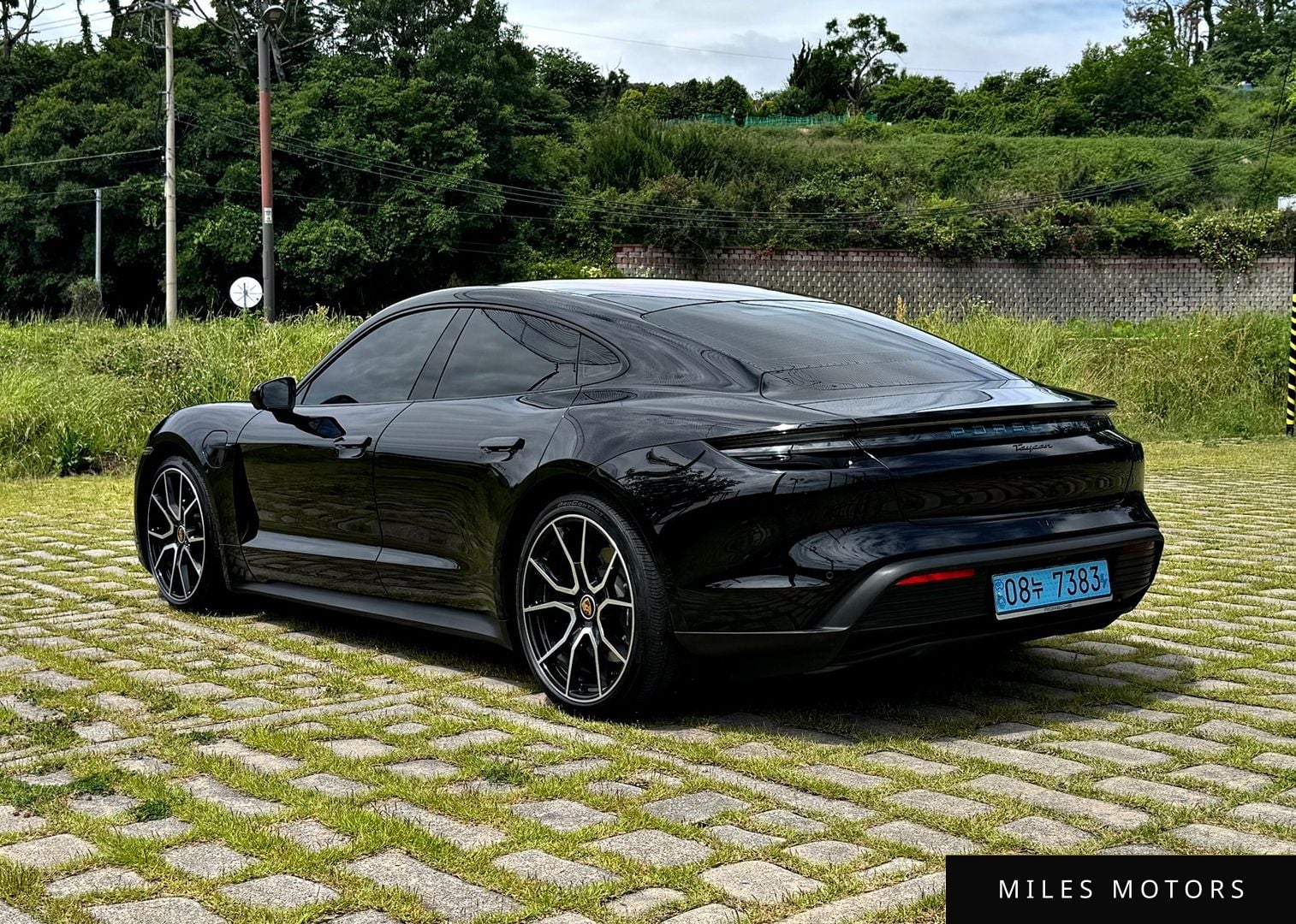 Porsche Taycan 2023 — миниатюра 5
