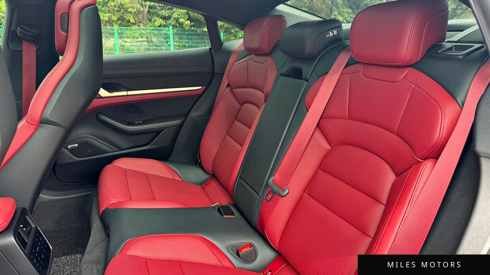 Porsche Taycan 2023 — миниатюра 11