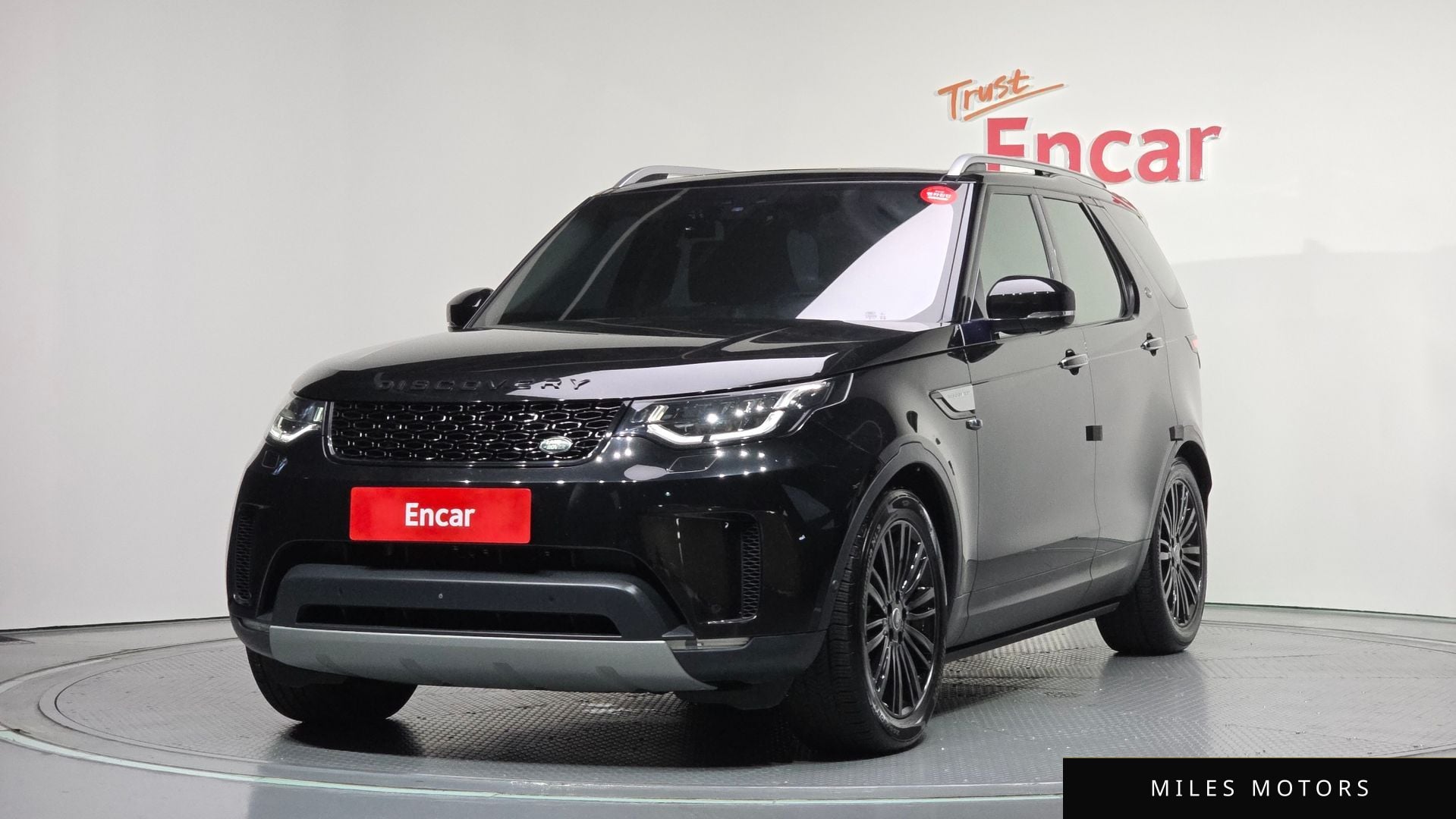 Land Rover Discovery 2019 — фото 1 из 12