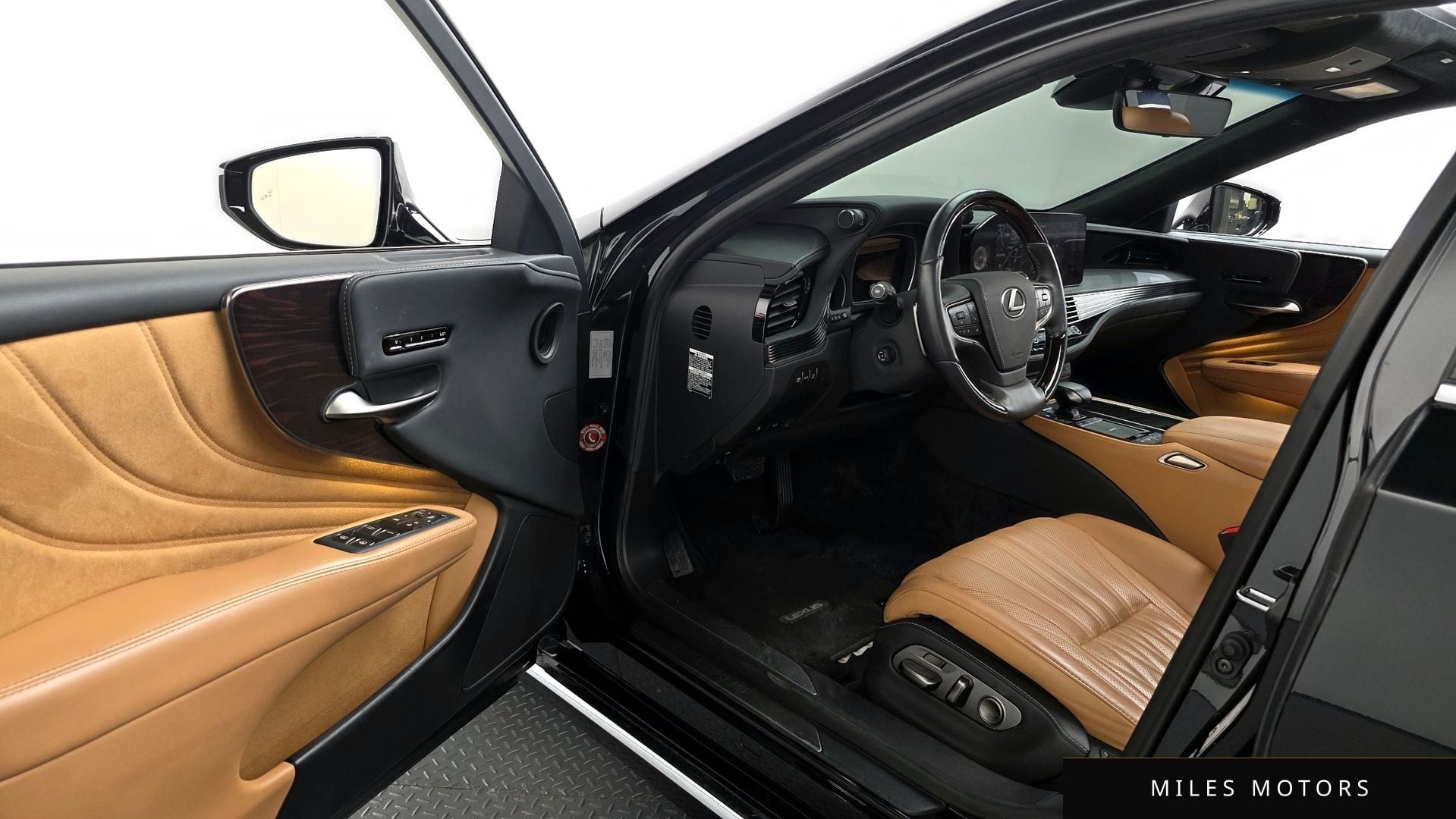 Лексус LS500h 2022 — миниатюра 10