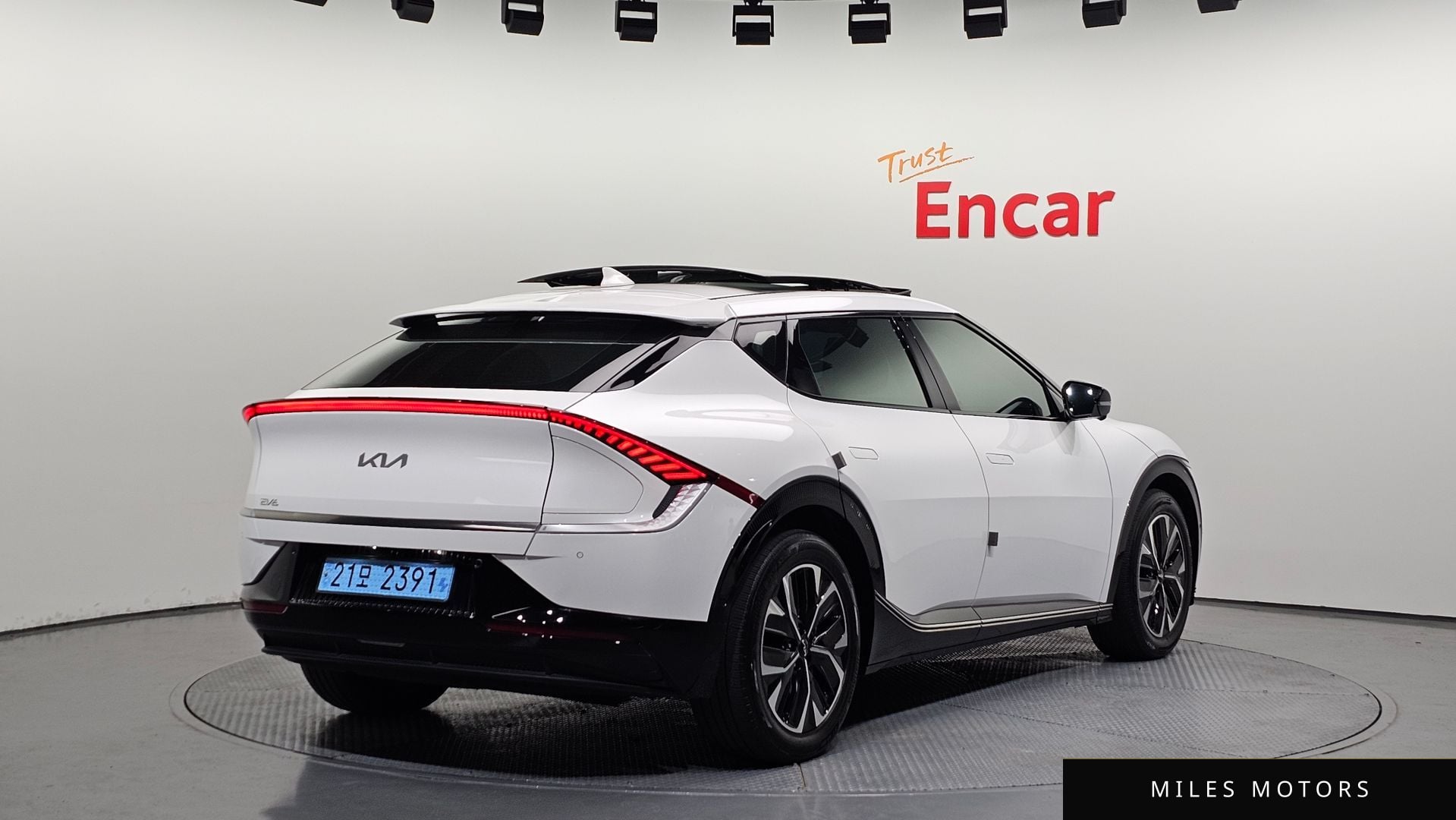 Kia EV6 2023 — миниатюра 2
