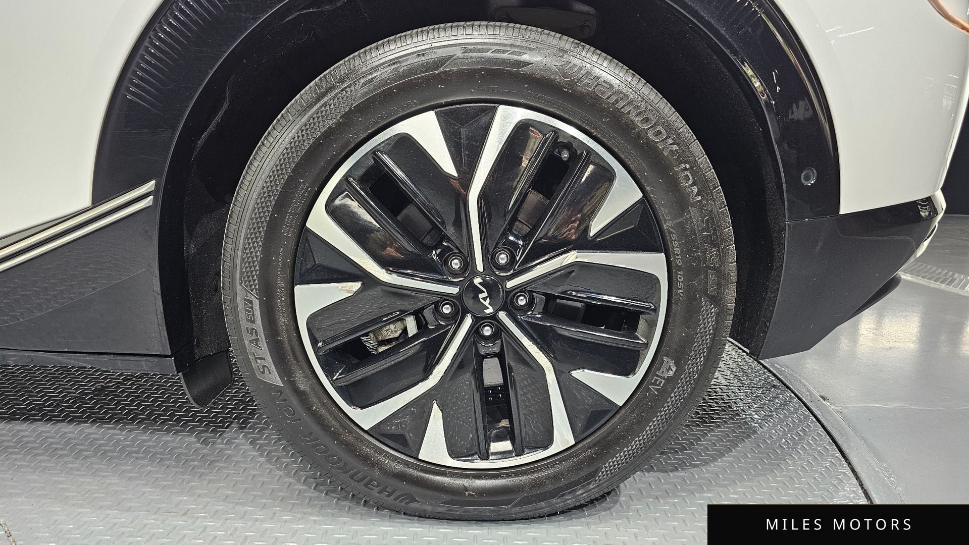 Kia EV6 2023 — миниатюра 7