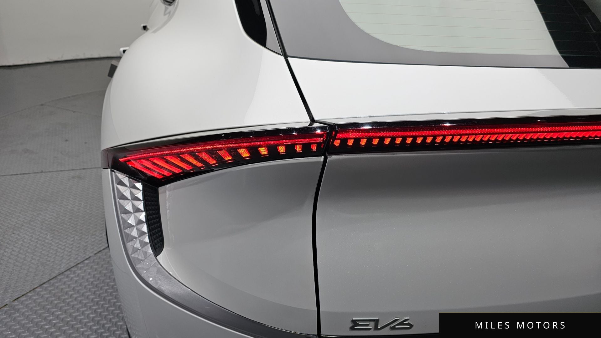 Kia EV6 2023 — миниатюра 9