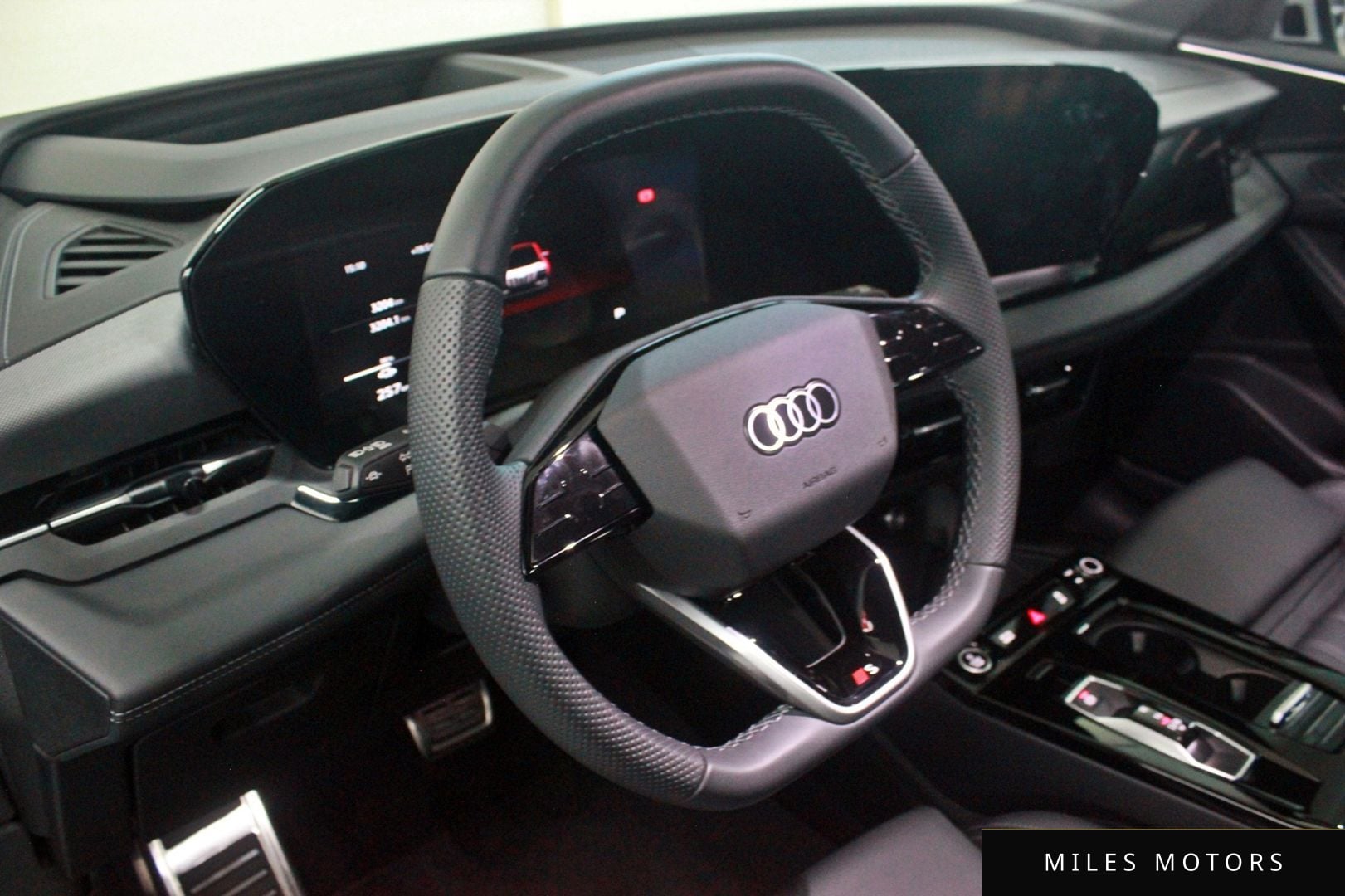 Audi Q6 e-tron 2025 — миниатюра 12