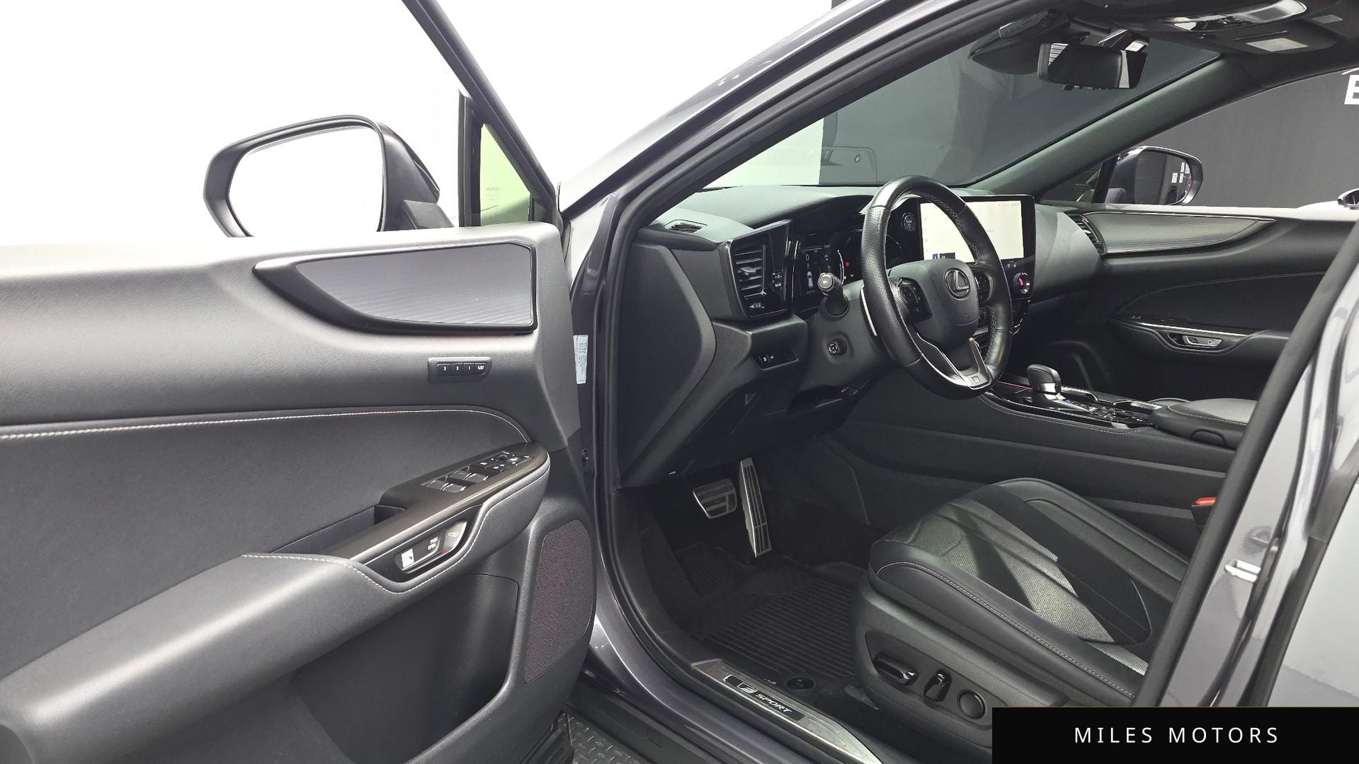 Лексус NX450h+ 2022 — миниатюра 11