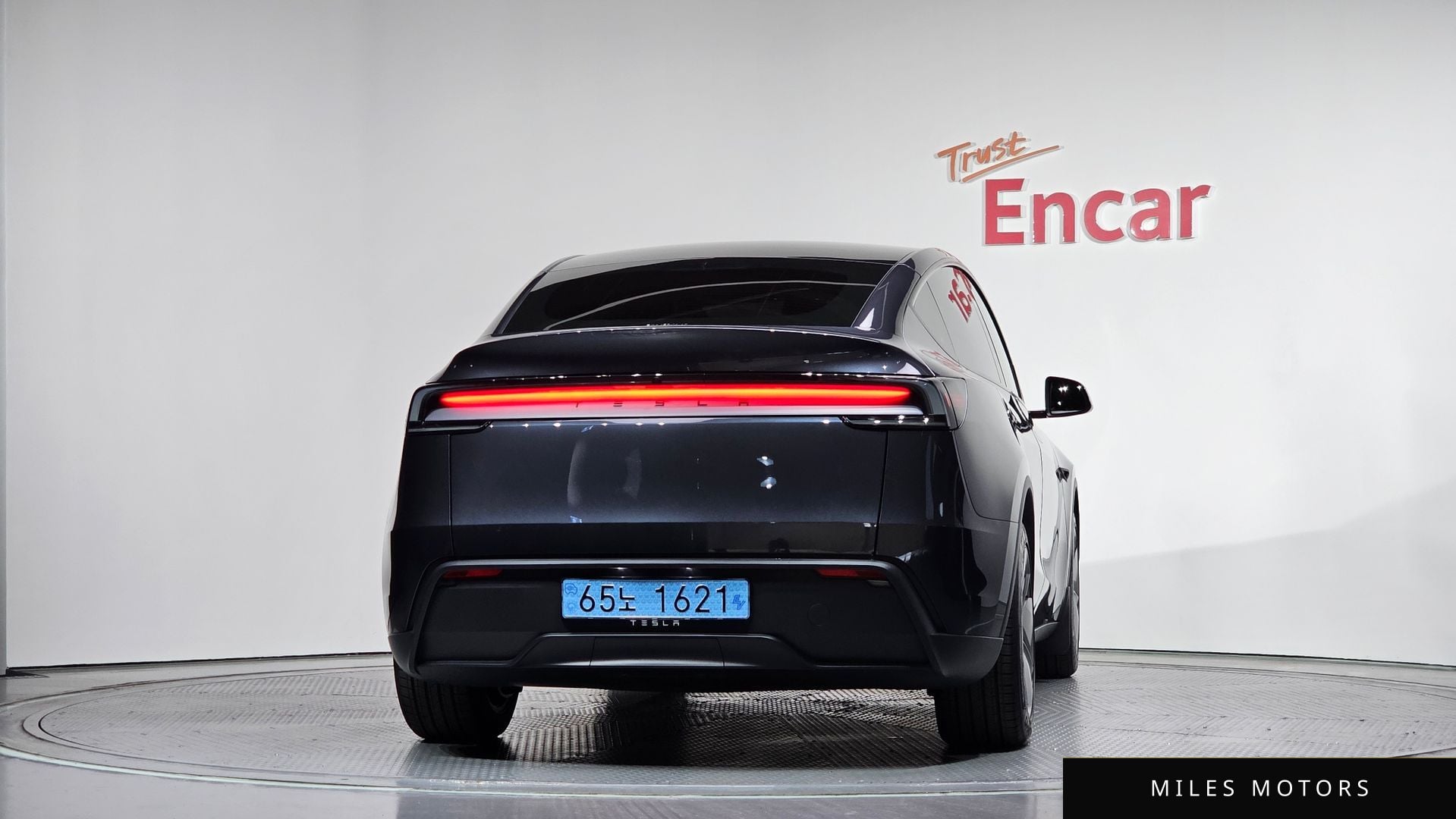 Tesla Model Y 2025 — миниатюра 4