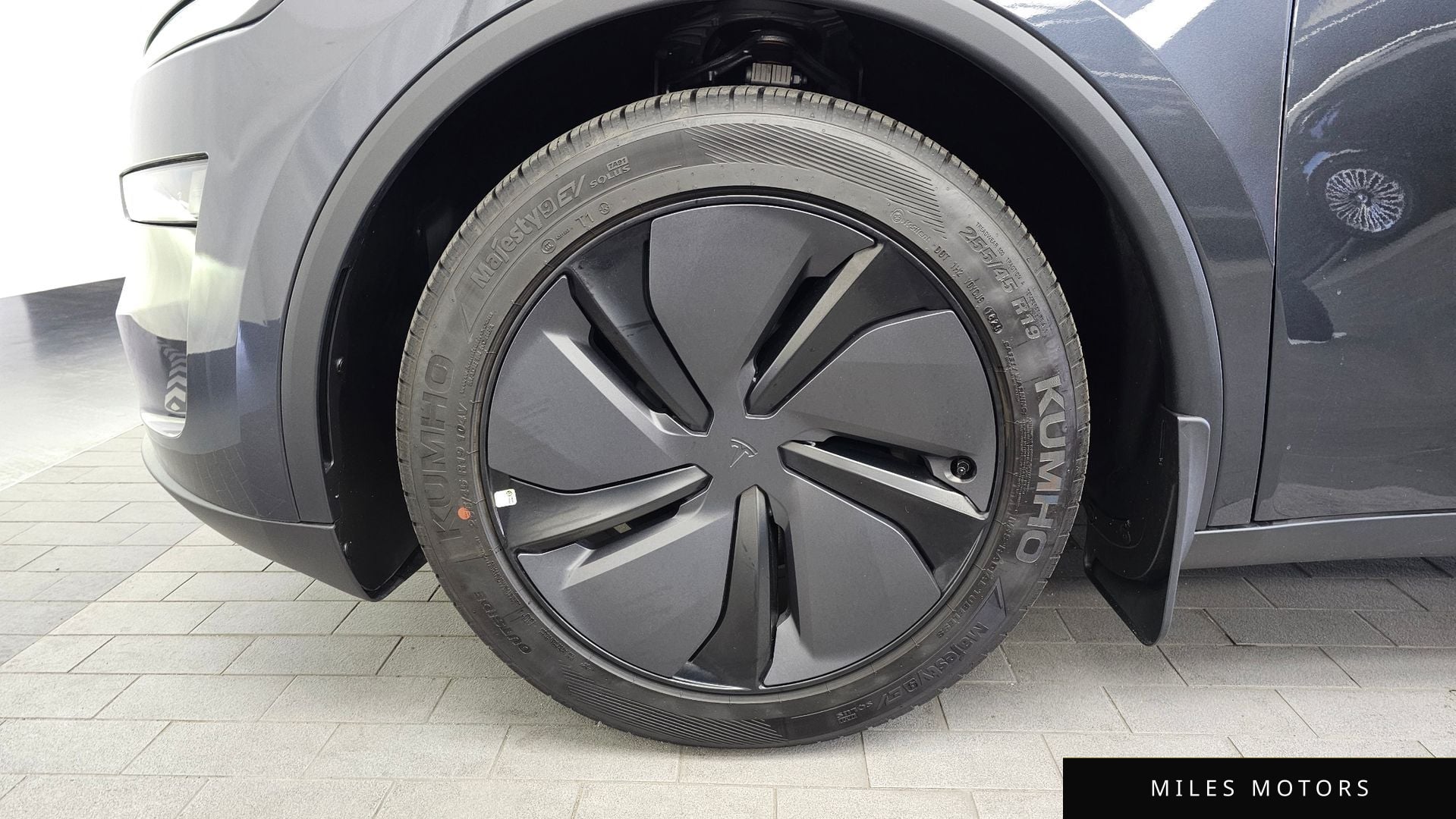 Tesla Model Y 2025 — миниатюра 5