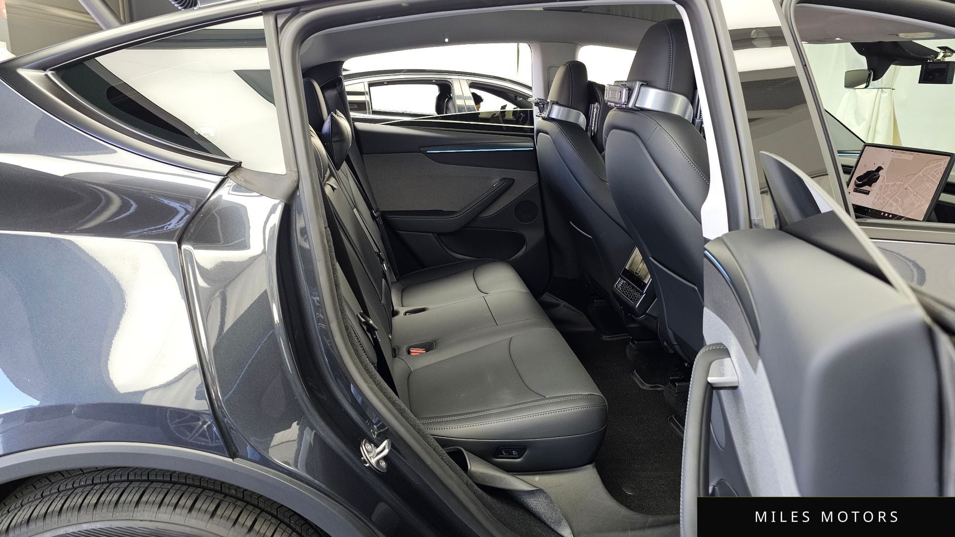 Tesla Model Y 2025 — миниатюра 12