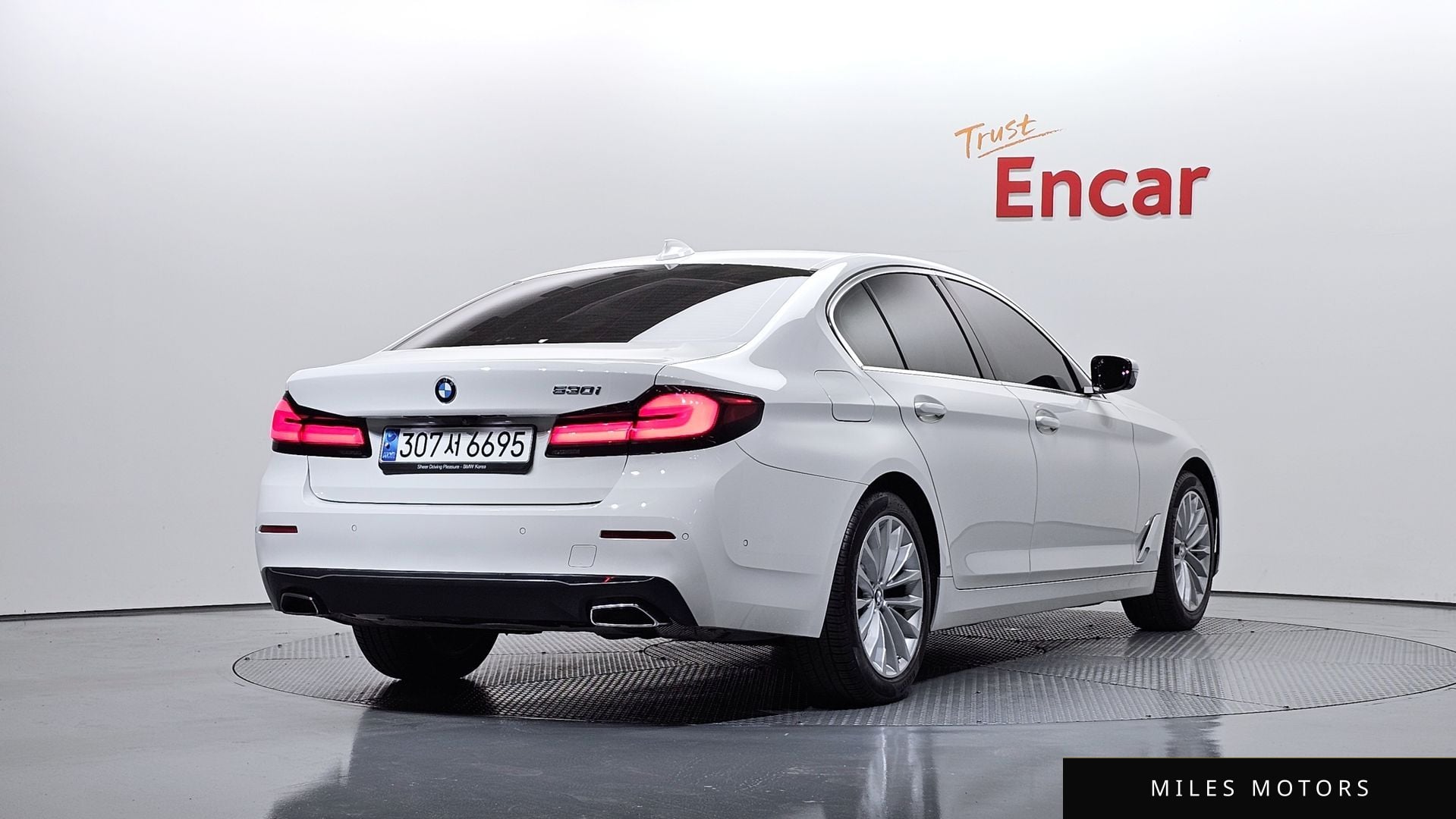 BMW 5 Series (G30) 2021 — миниатюра 2