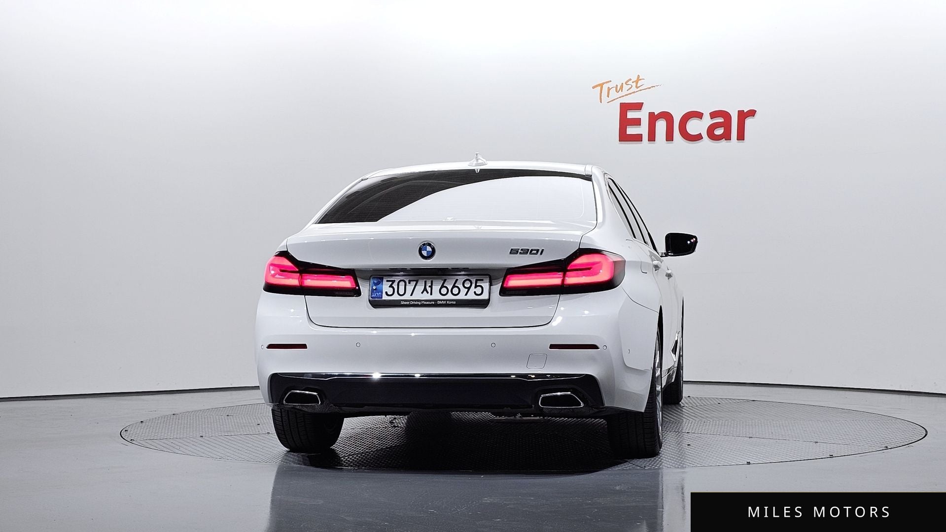 BMW 5 Series (G30) 2021 — миниатюра 4