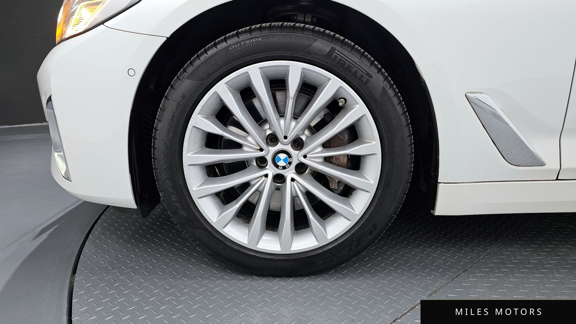 BMW 5 Series (G30) 2021 — миниатюра 5