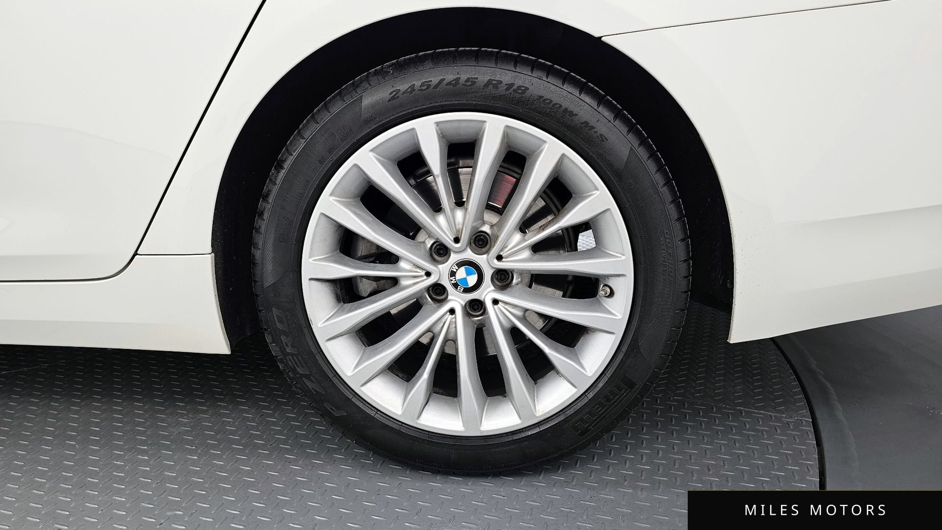 BMW 5 Series (G30) 2021 — миниатюра 7
